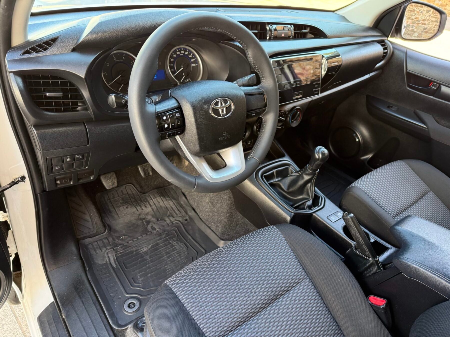 TOYOTA Hilux 2.4 D-4D Cabina Doble GX pickup