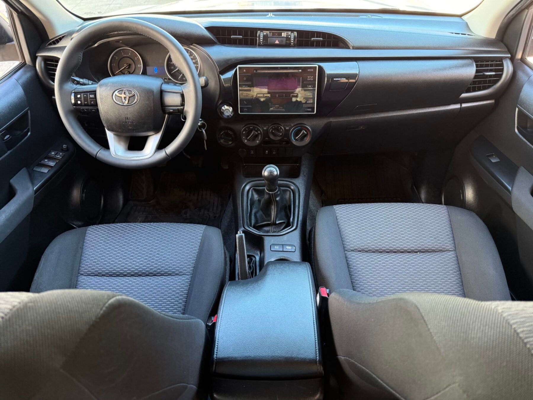 TOYOTA Hilux 2.4 D-4D Cabina Doble GX pickup