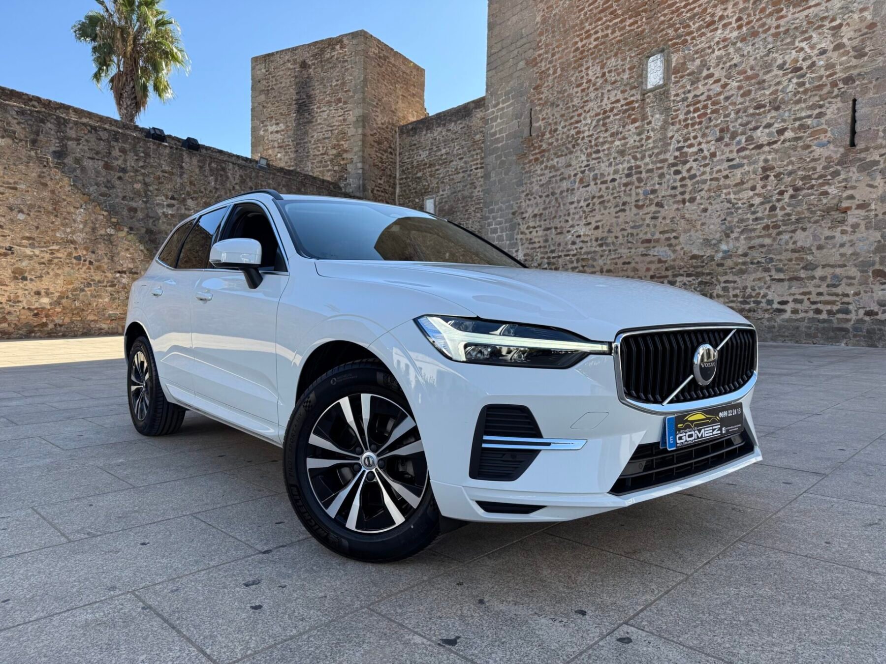 VOLVO XC60 2.0 B4 D Momentum Pro Auto 197 CV 