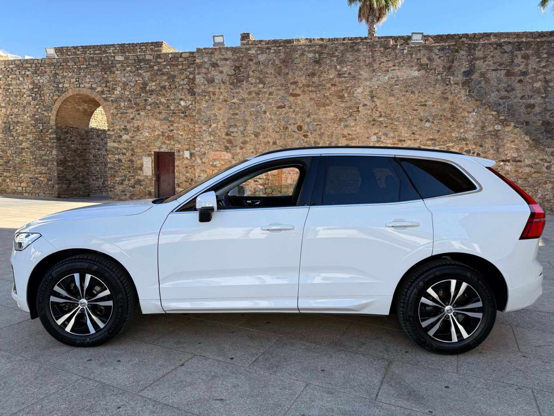 VOLVO XC60 2.0 B4 D Momentum Pro Auto 197 CV 