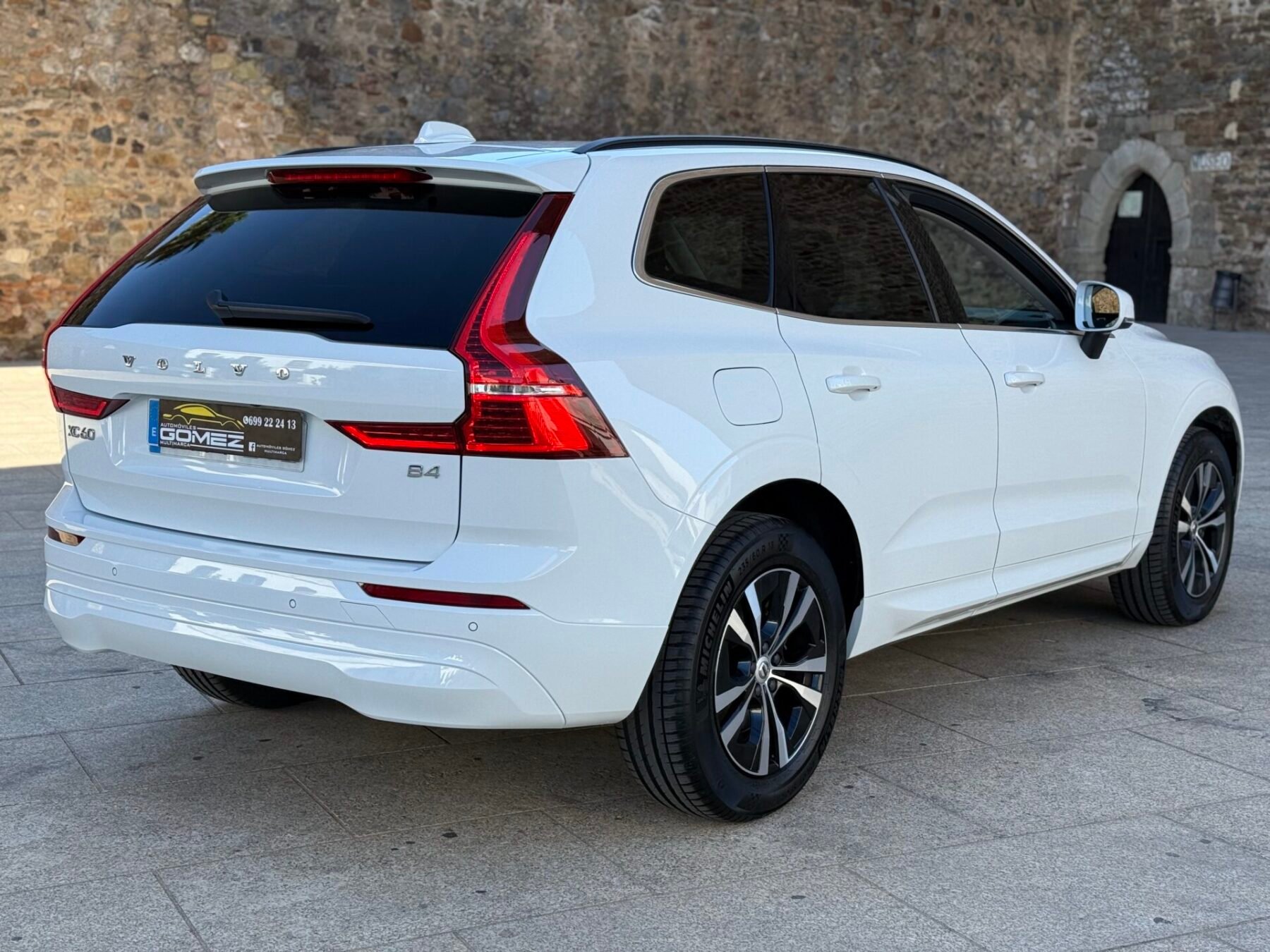 VOLVO XC60 2.0 B4 D Momentum Pro Auto 197 CV 