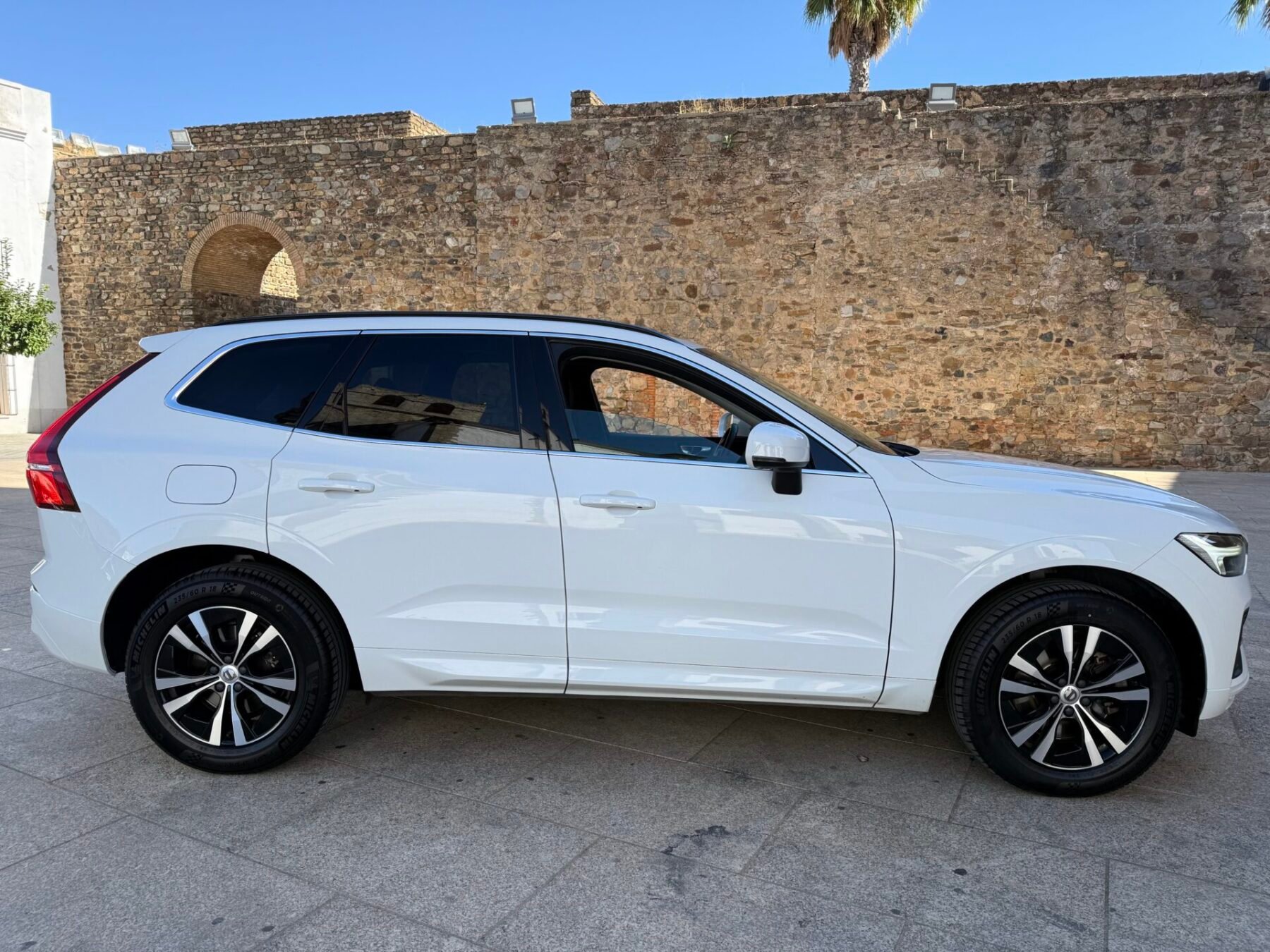 VOLVO XC60 2.0 B4 D Momentum Pro Auto 197 CV 