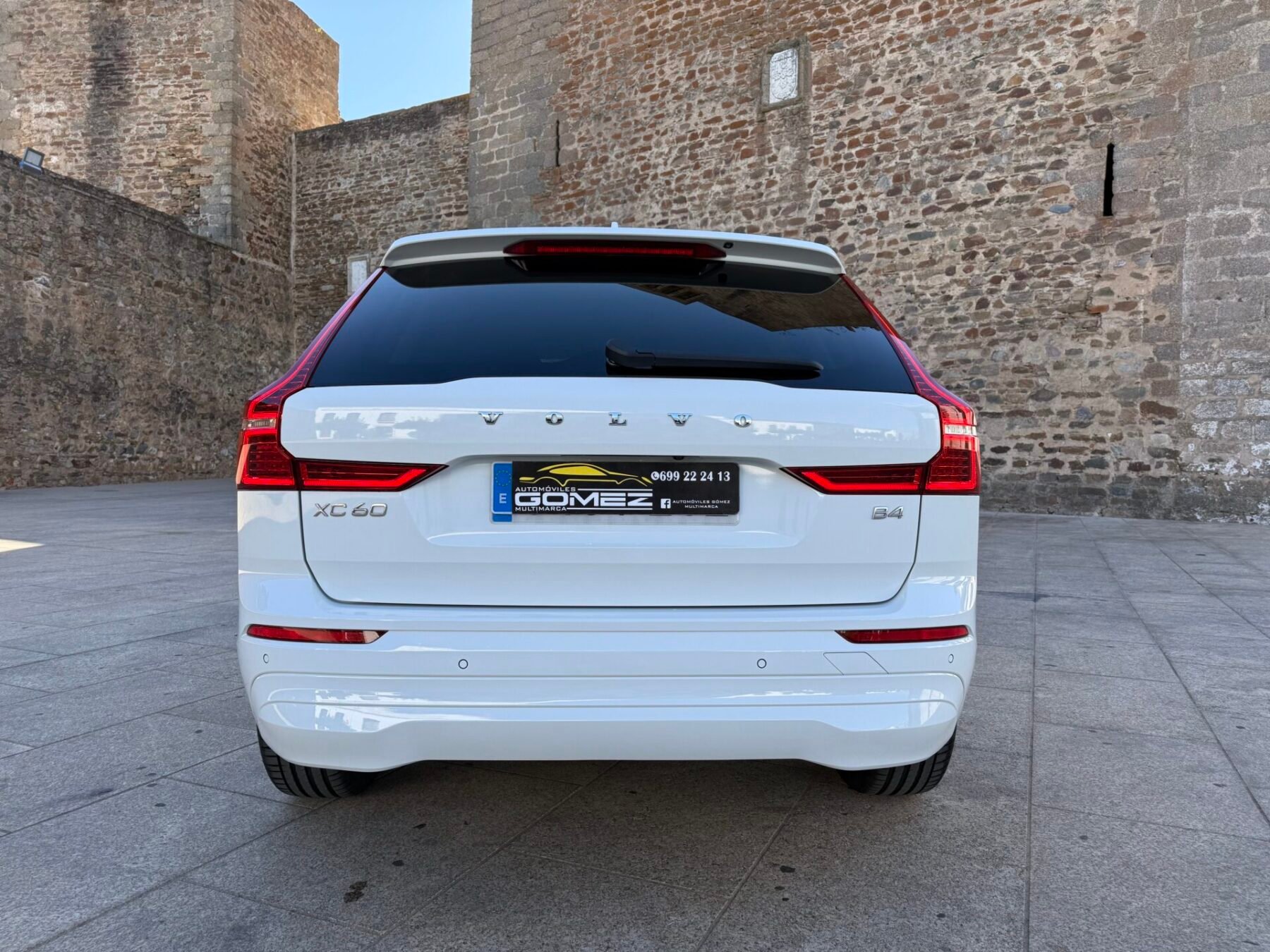 VOLVO XC60 2.0 B4 D Momentum Pro Auto 197 CV 