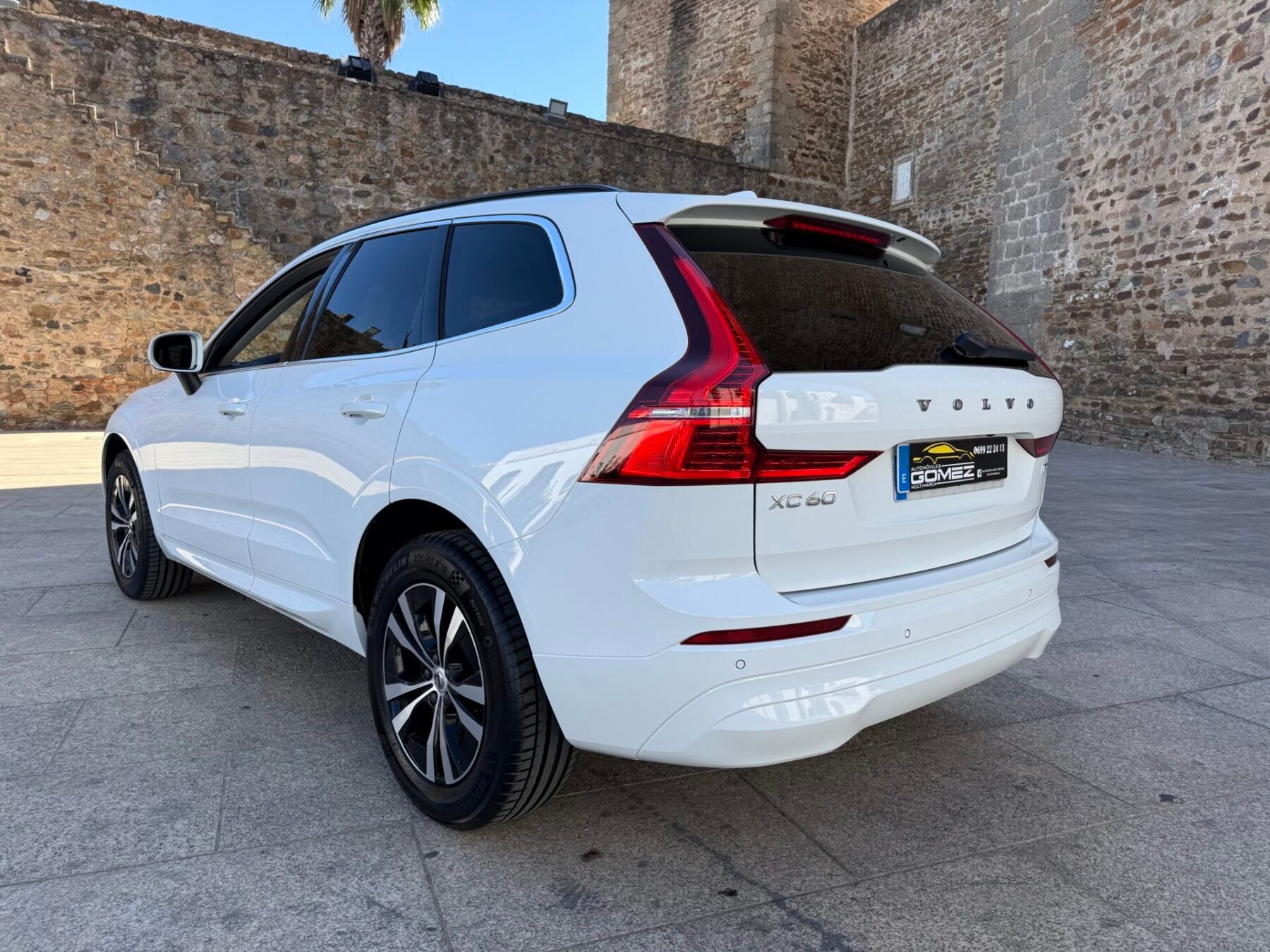 VOLVO XC60 2.0 B4 D Momentum Pro Auto 197 CV 