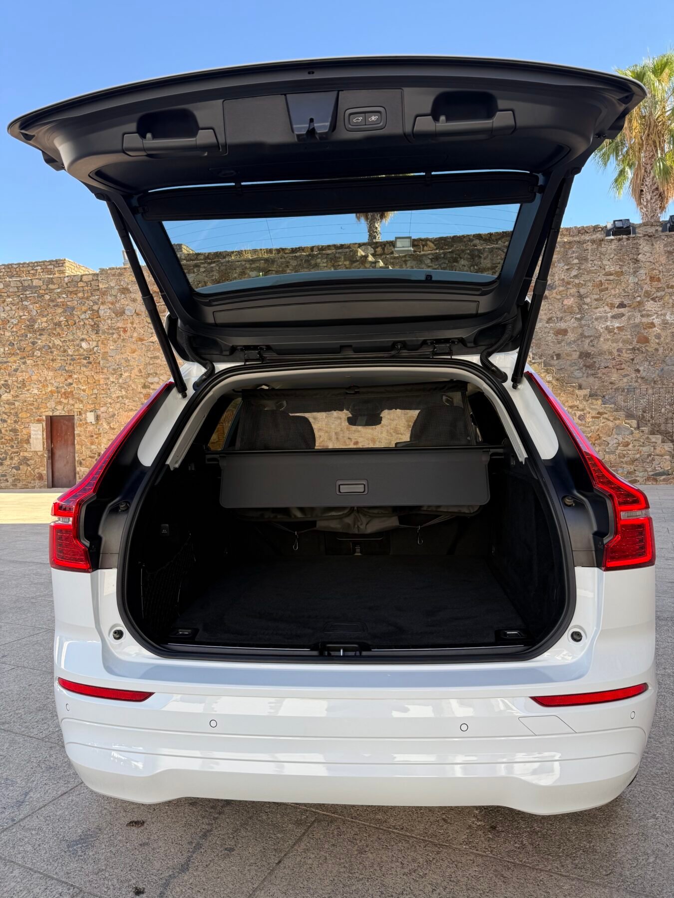 VOLVO XC60 2.0 B4 D Momentum Pro Auto 197 CV 