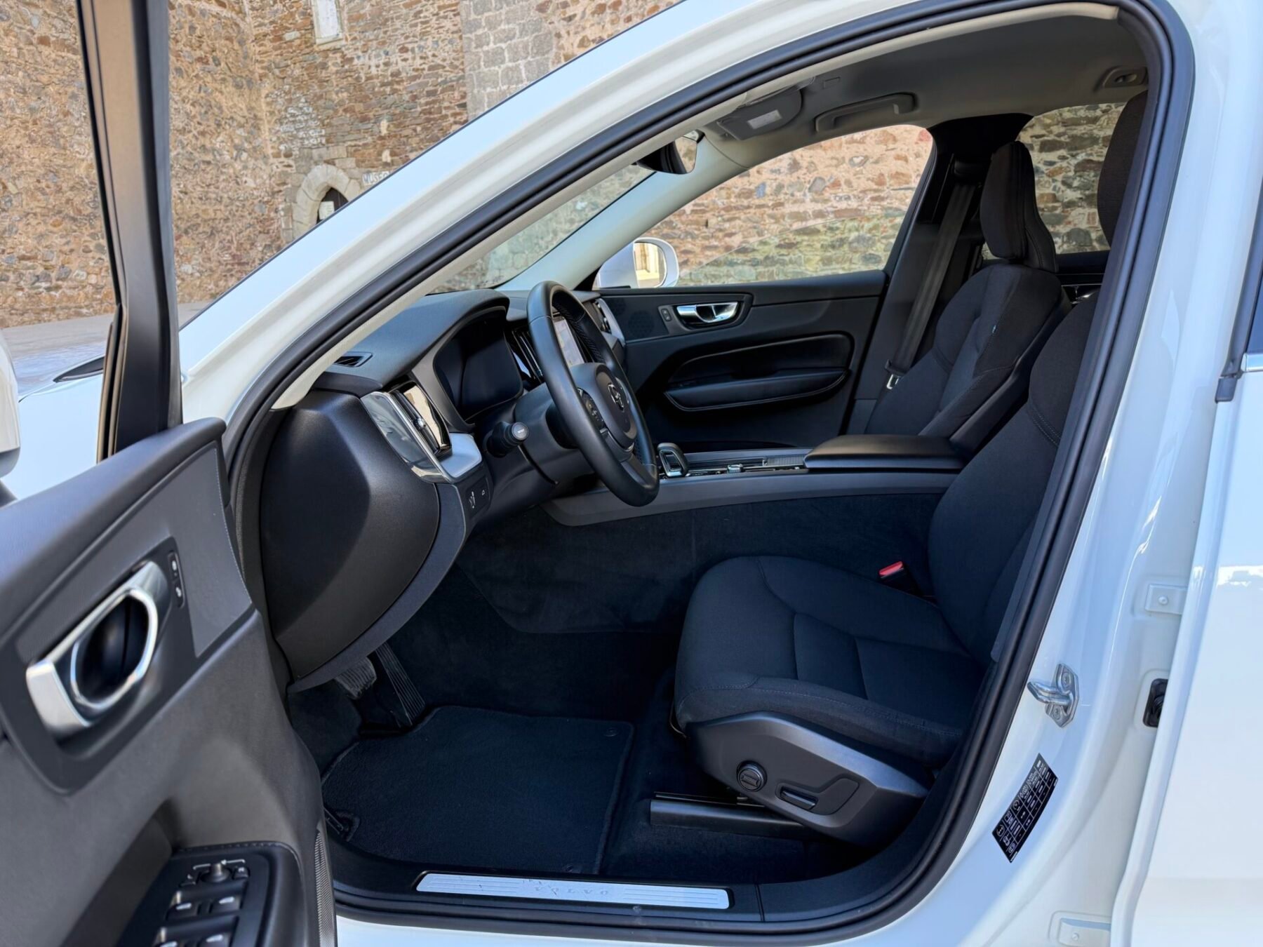 VOLVO XC60 2.0 B4 D Momentum Pro Auto 197 CV 