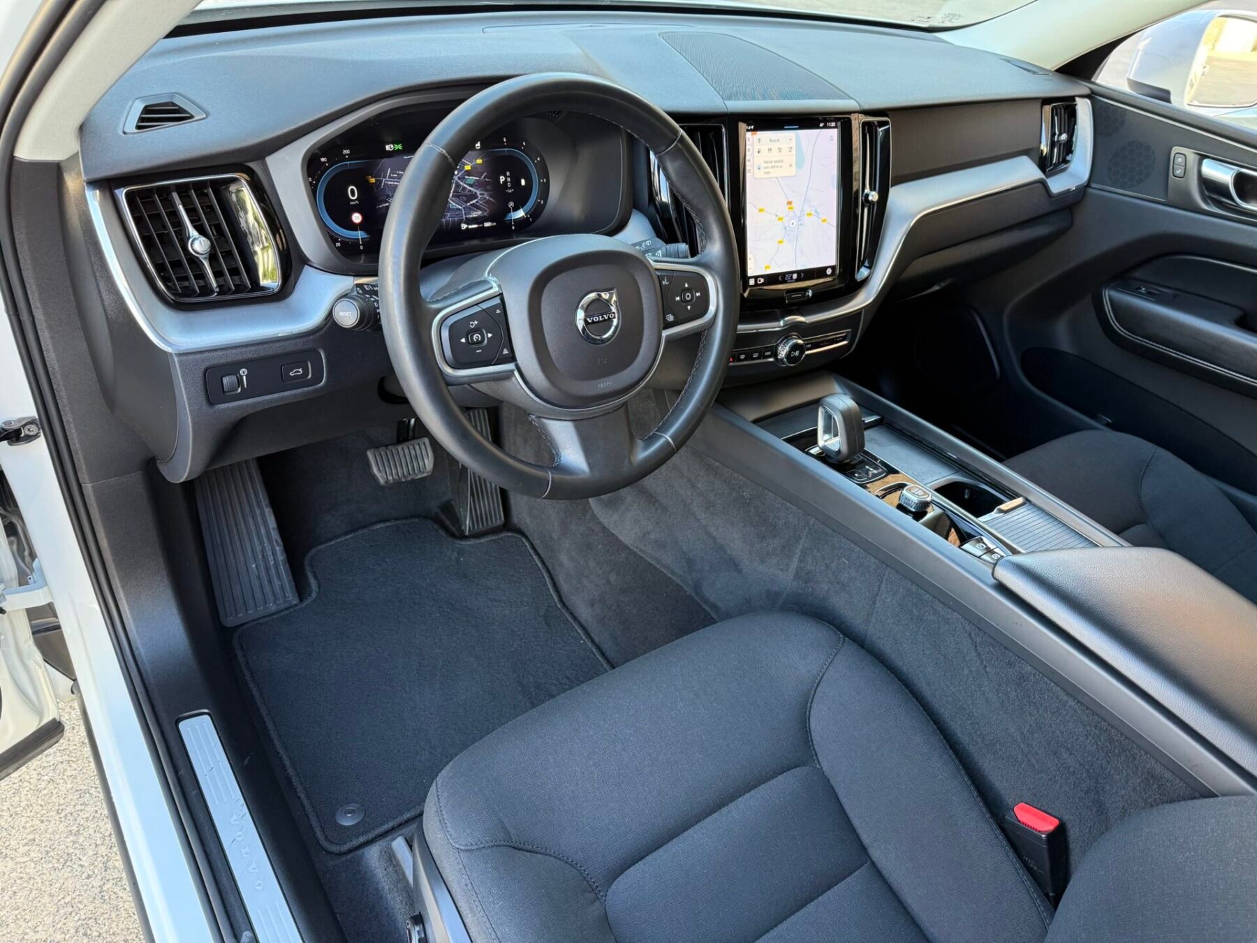 VOLVO XC60 2.0 B4 D Momentum Pro Auto 197 CV 