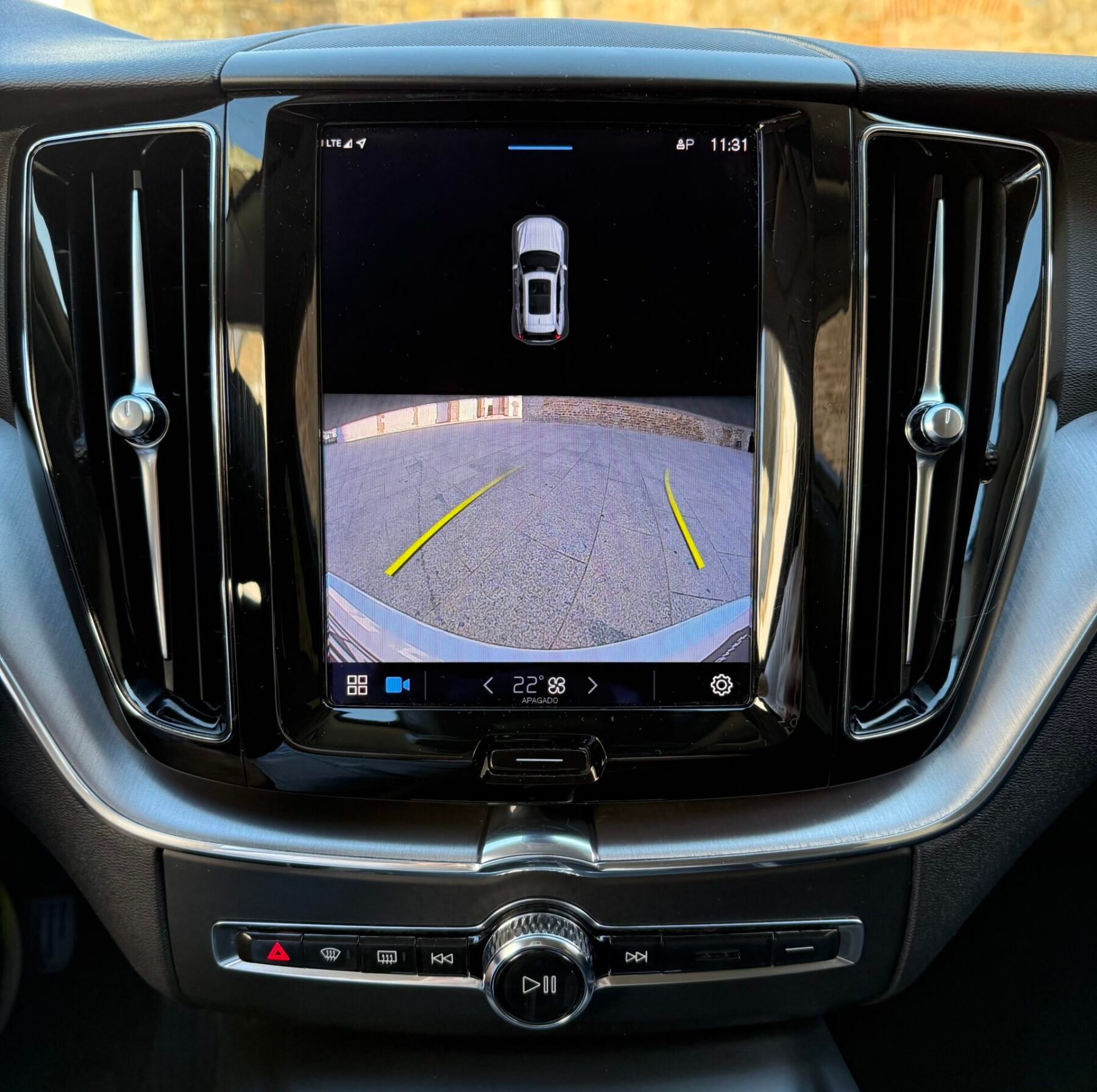 VOLVO XC60 2.0 B4 D Momentum Pro Auto 197 CV 