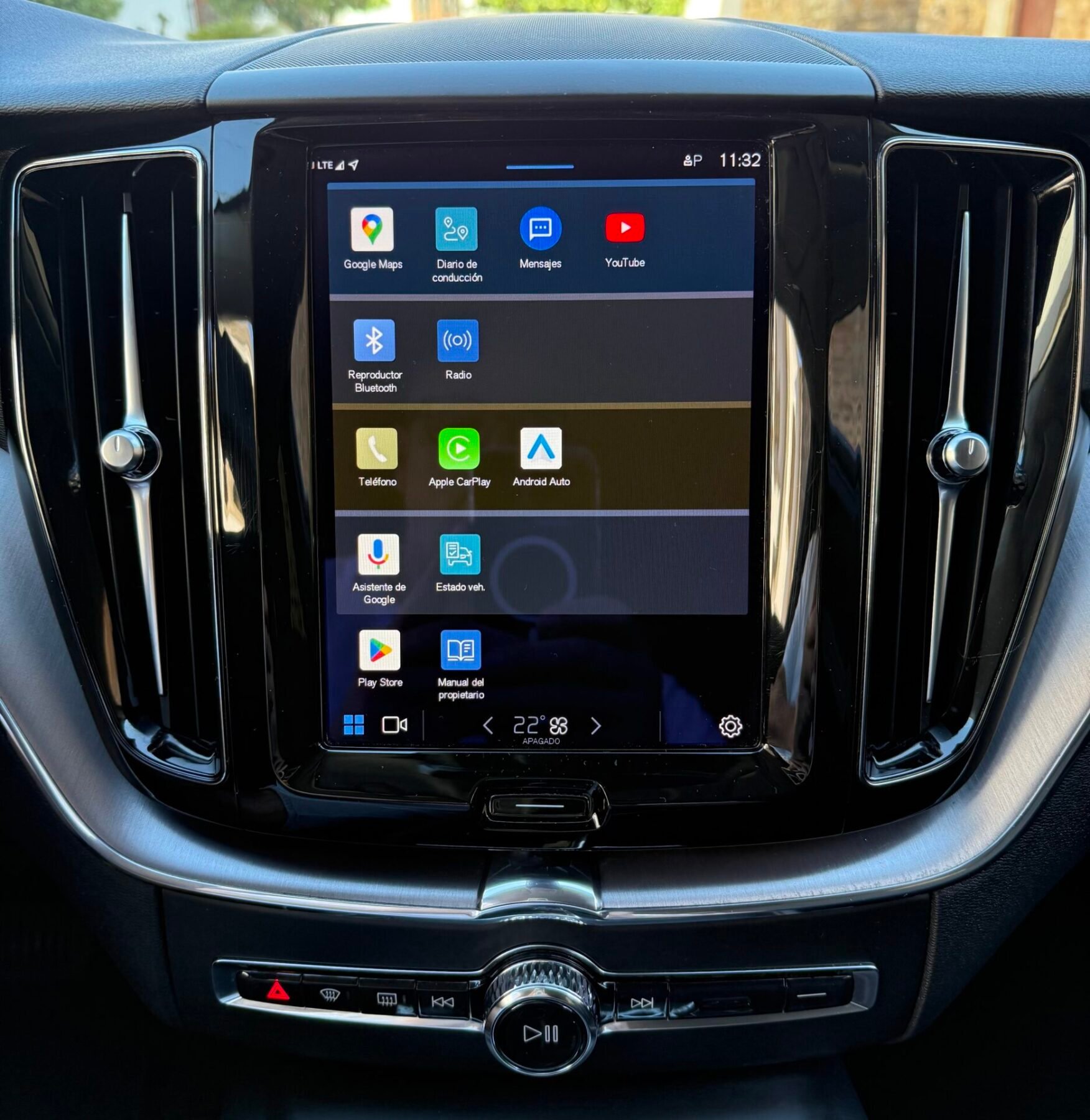 VOLVO XC60 2.0 B4 D Momentum Pro Auto 197 CV 