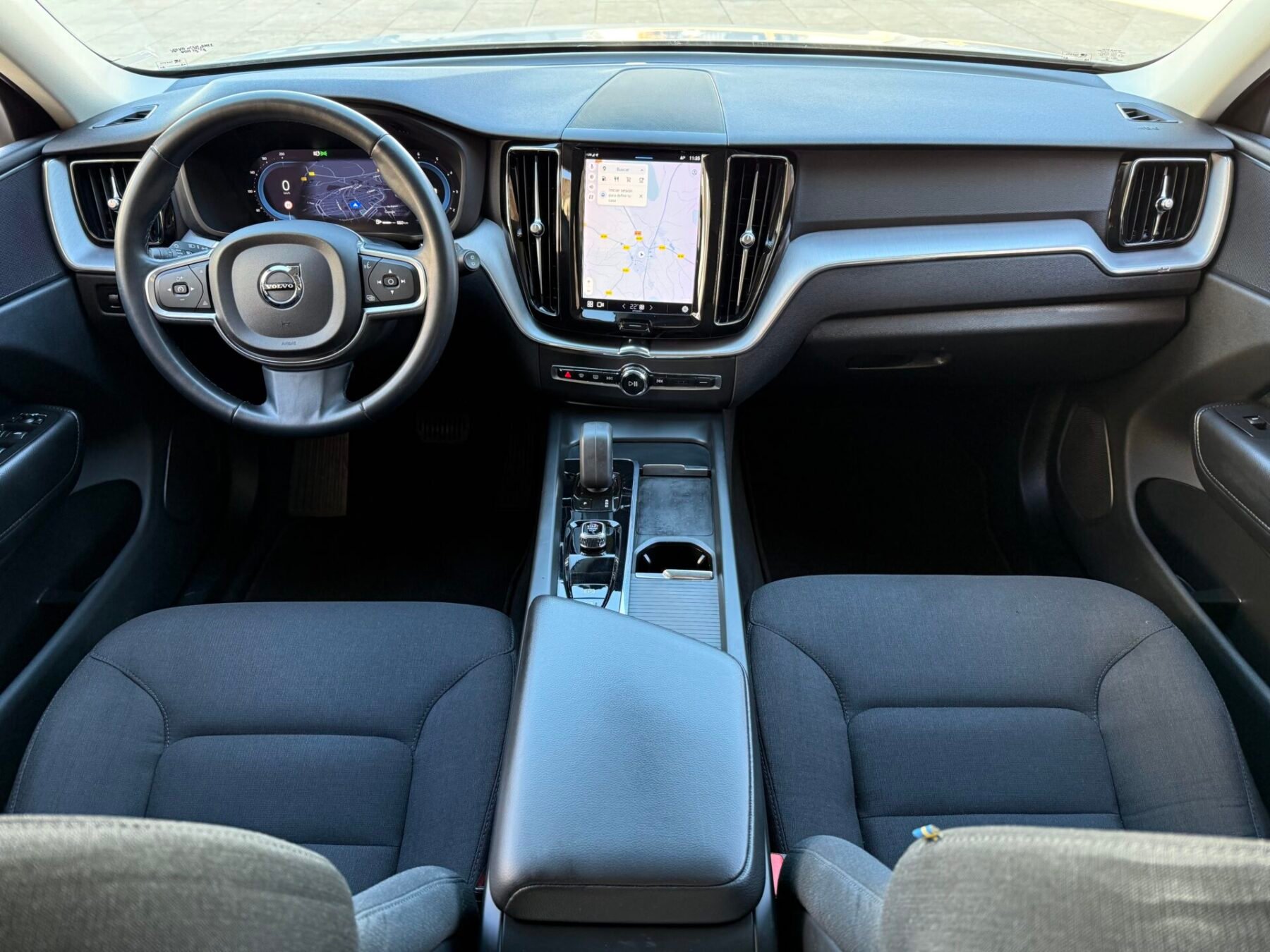 VOLVO XC60 2.0 B4 D Momentum Pro Auto 197 CV 