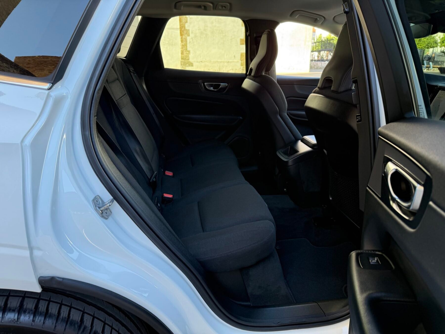 VOLVO XC60 2.0 B4 D Momentum Pro Auto 197 CV 