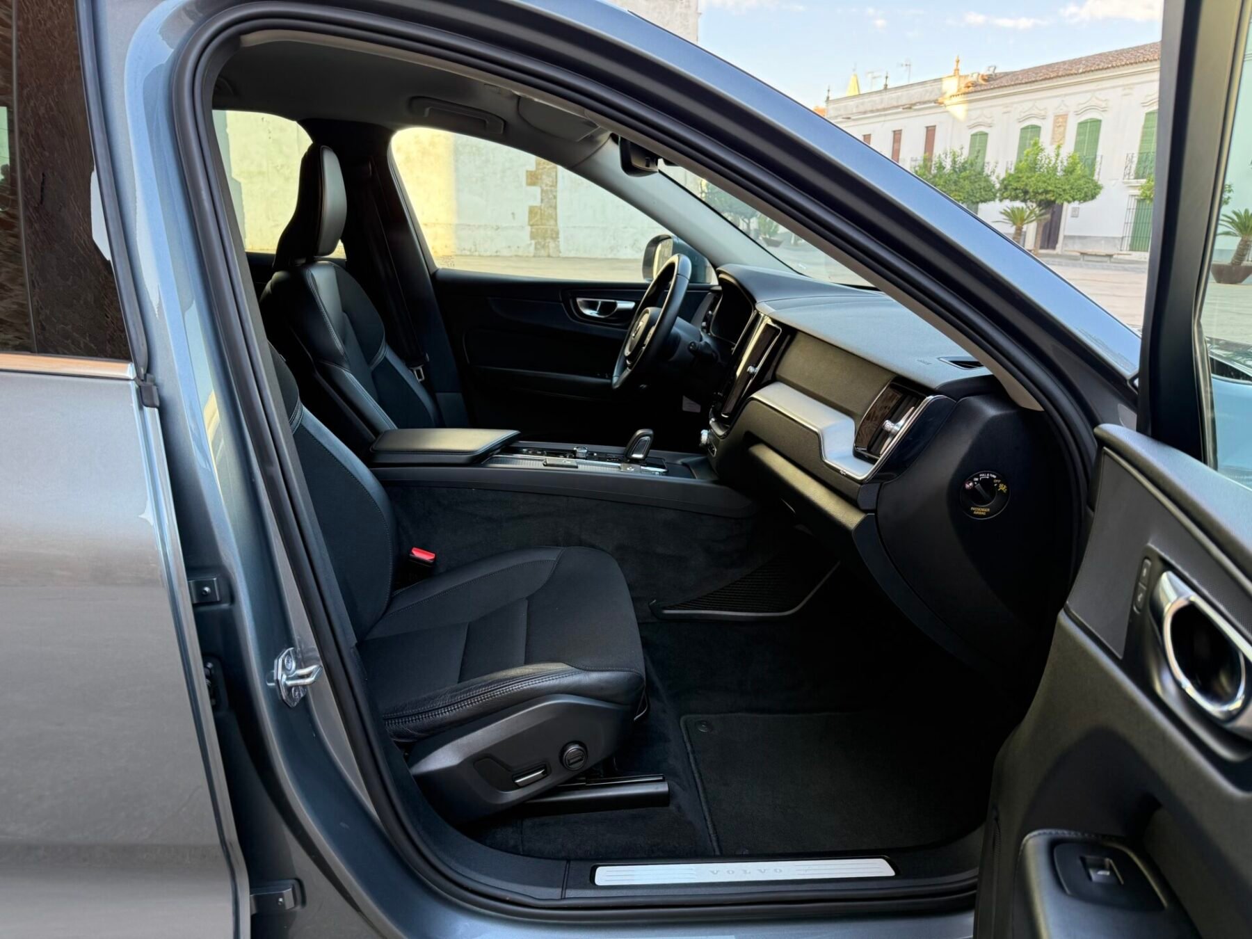 VOLVO XC60 2.0 B4 AWD Business Plus Auto 197 