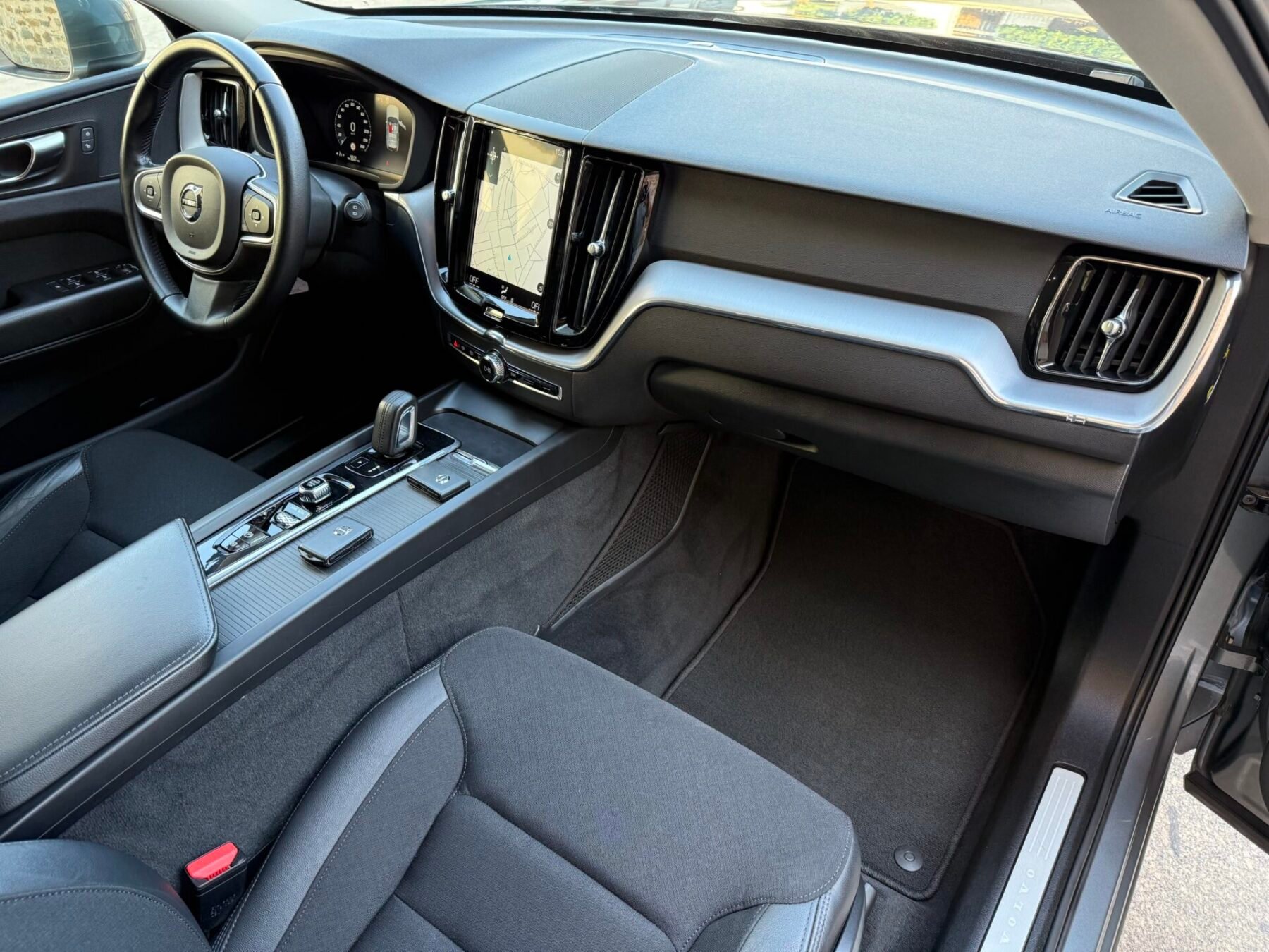 VOLVO XC60 2.0 B4 AWD Business Plus Auto 197 