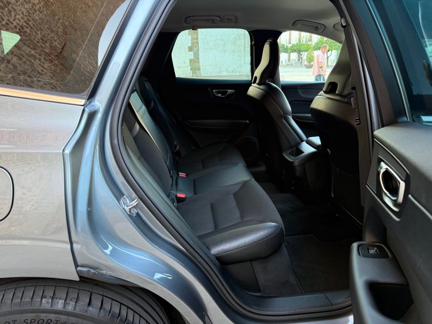 VOLVO XC60 2.0 B4 AWD Business Plus Auto 197 