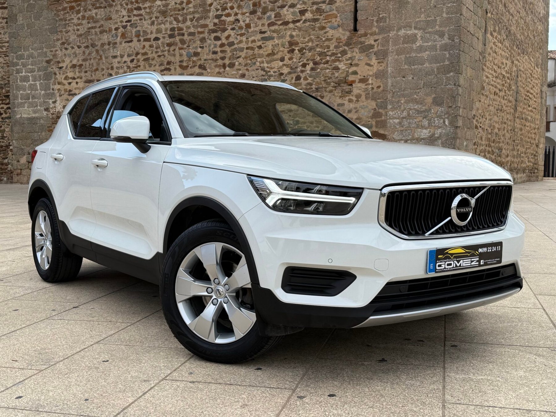VOLVO XC40 Momentum 2WD 1.5 T3 165CV Auto 