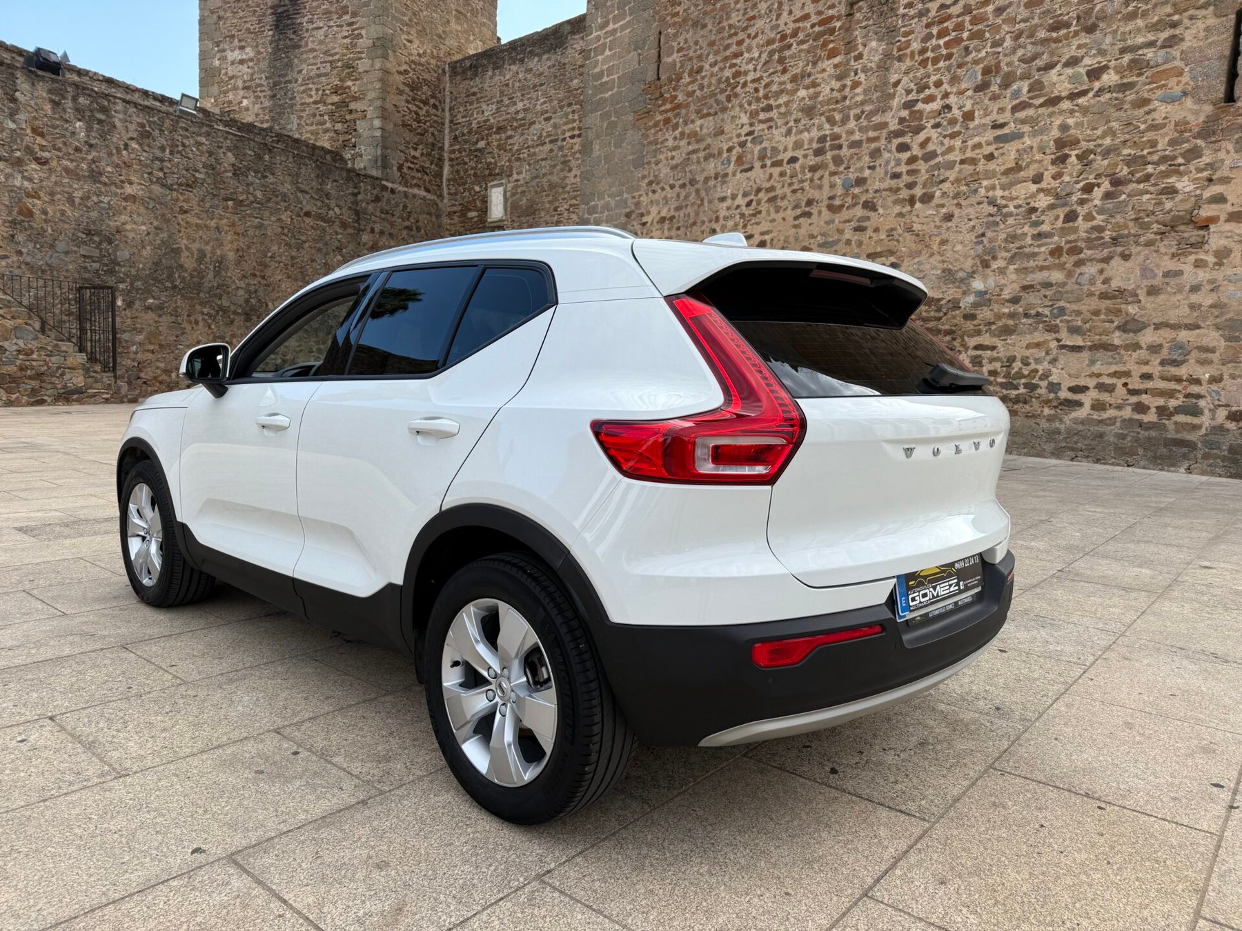 VOLVO XC40 Momentum 2WD 1.5 T3 165CV Auto 