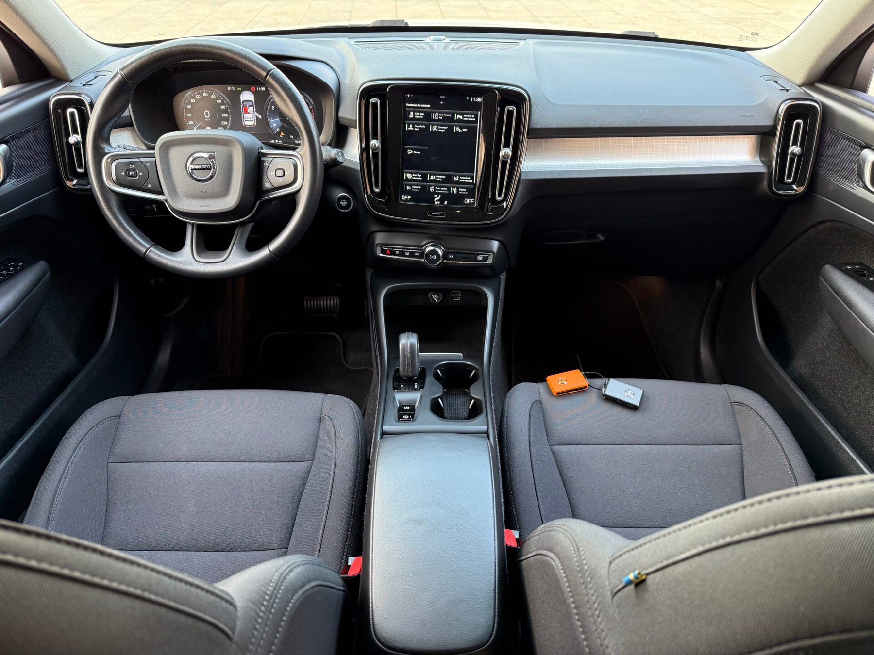 VOLVO XC40 Momentum 2WD 1.5 T3 165CV Auto 