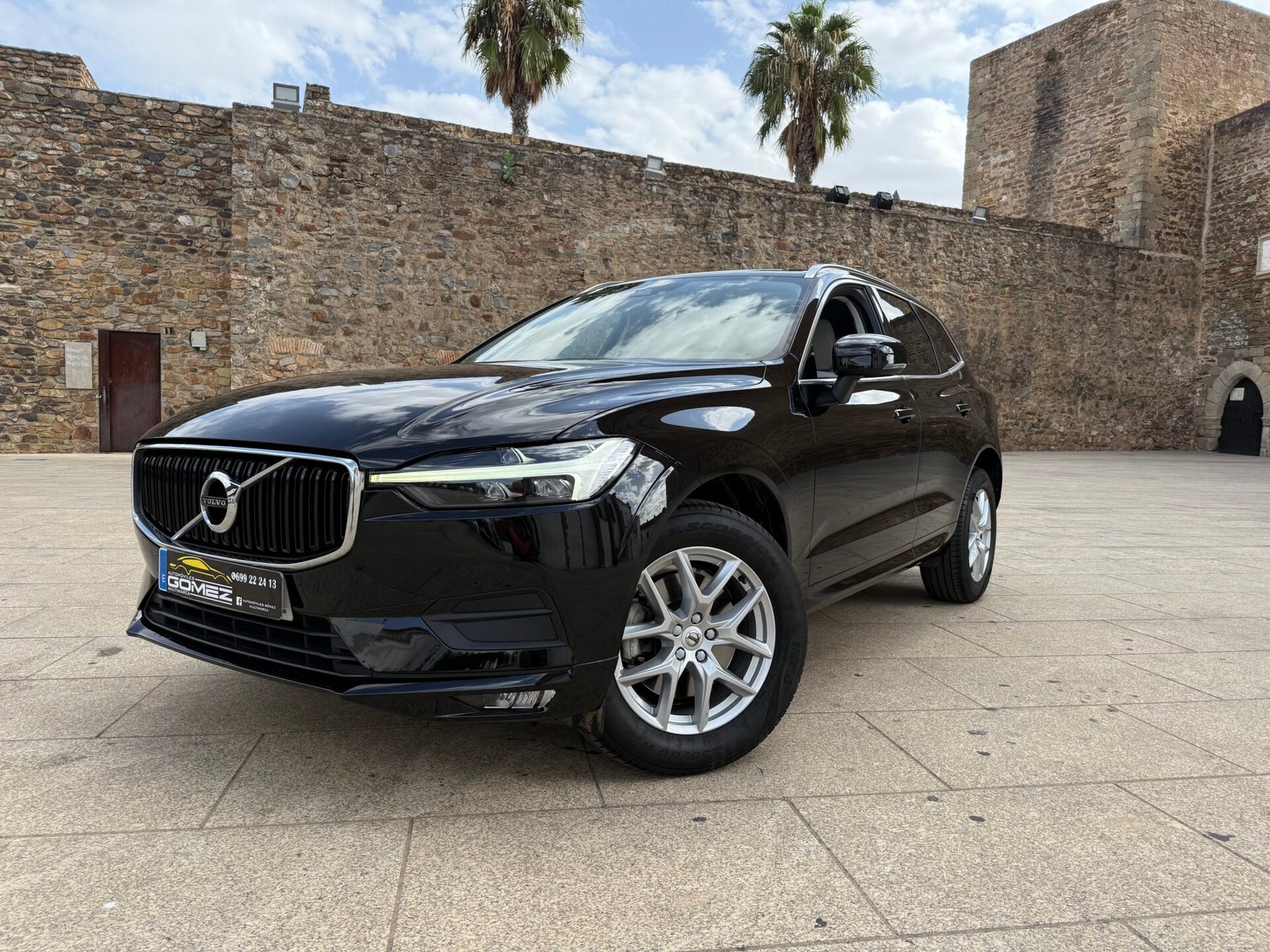 VOLVO XC60 2.0 B4  Momentum Pro Auto 197 CV 
