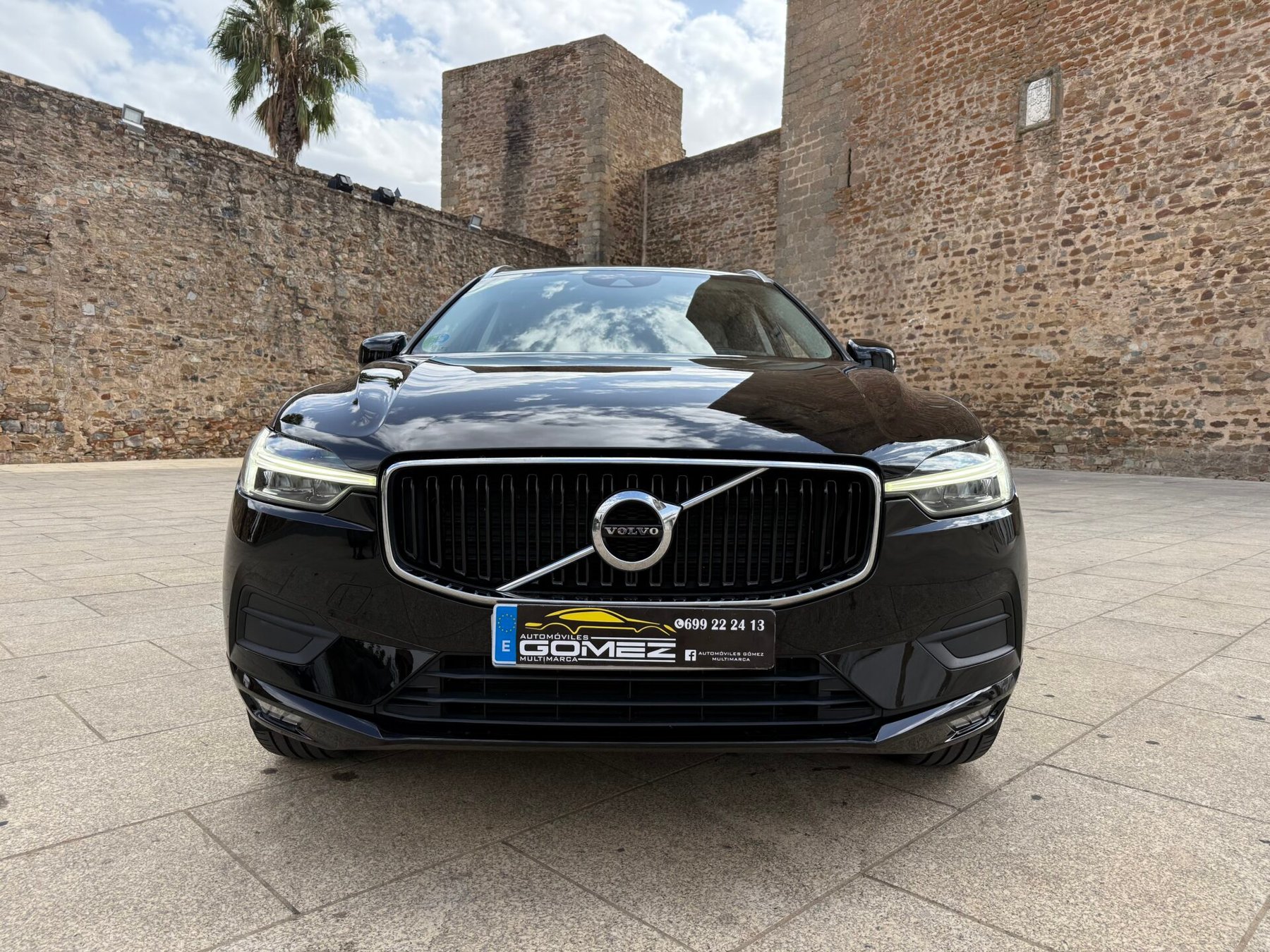 VOLVO XC60 2.0 B4  Momentum Pro Auto 197 CV 