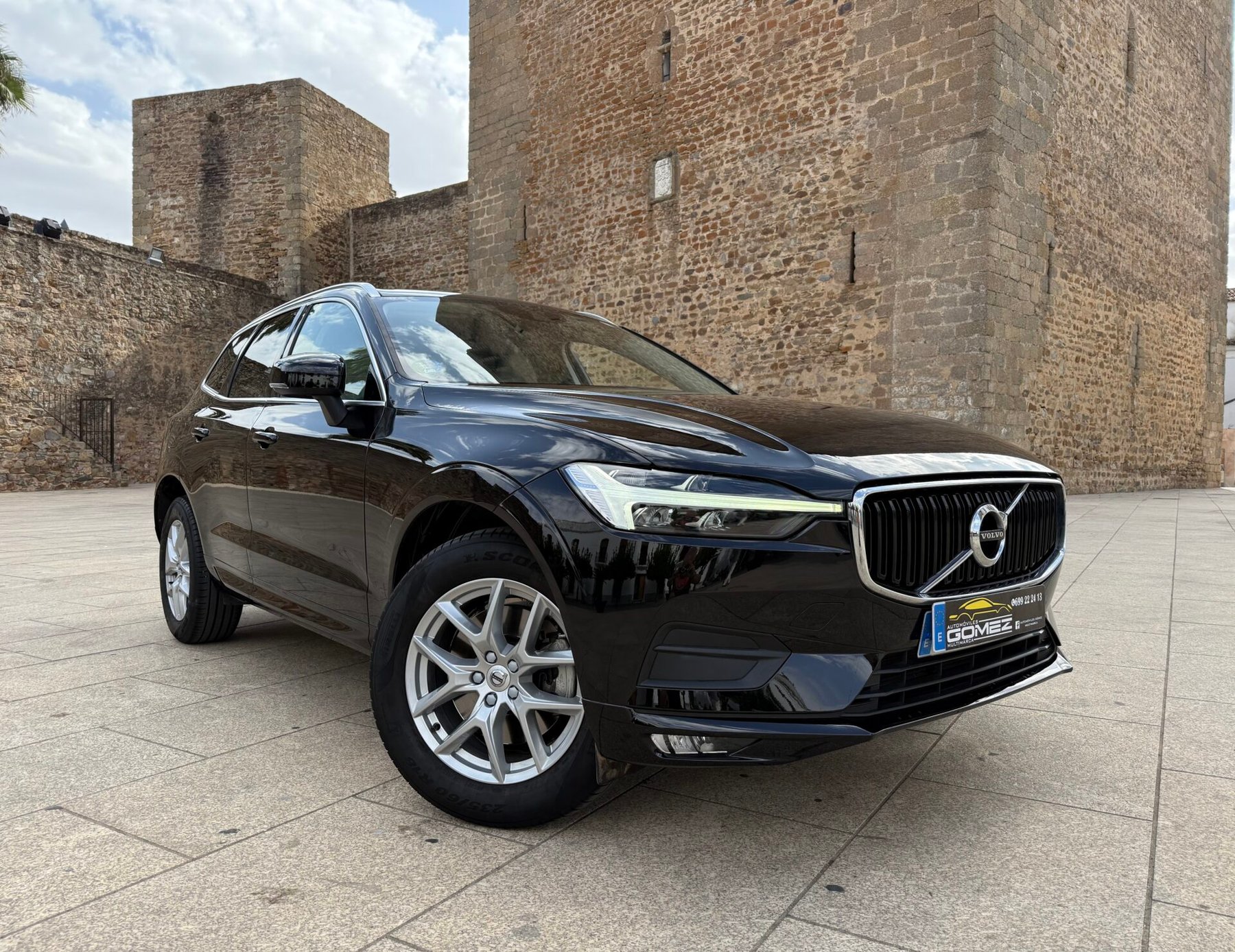 VOLVO XC60 2.0 B4  Momentum Pro Auto 197 CV 