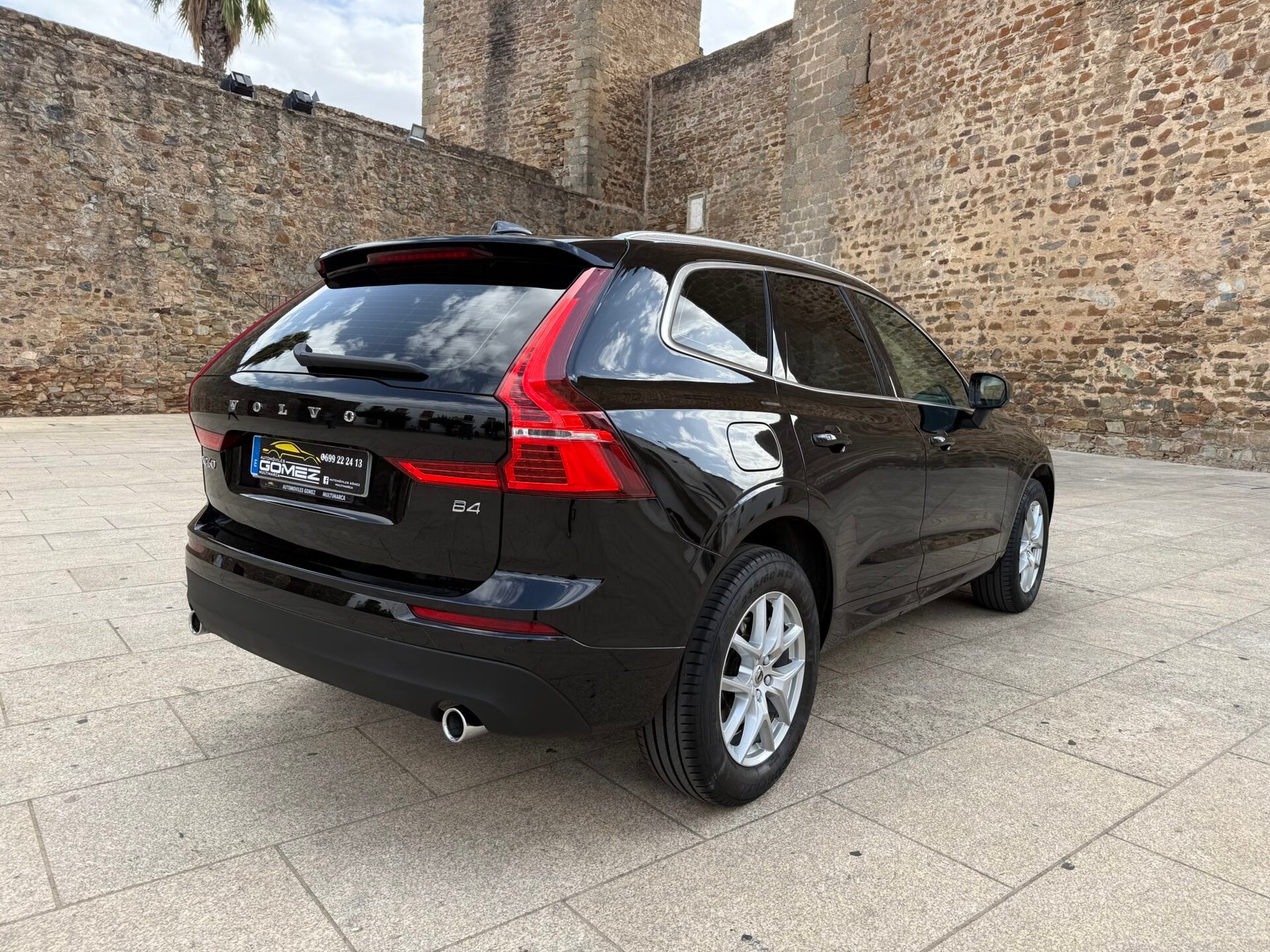 VOLVO XC60 2.0 B4  Momentum Pro Auto 197 CV 