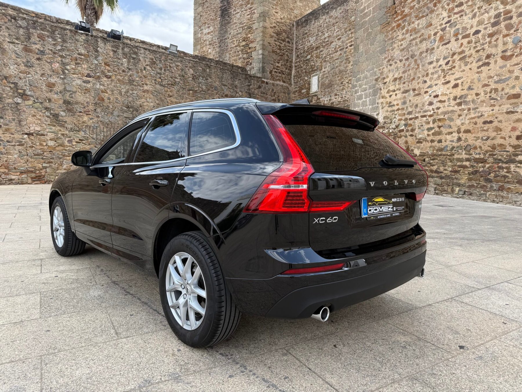 VOLVO XC60 2.0 B4  Momentum Pro Auto 197 CV 