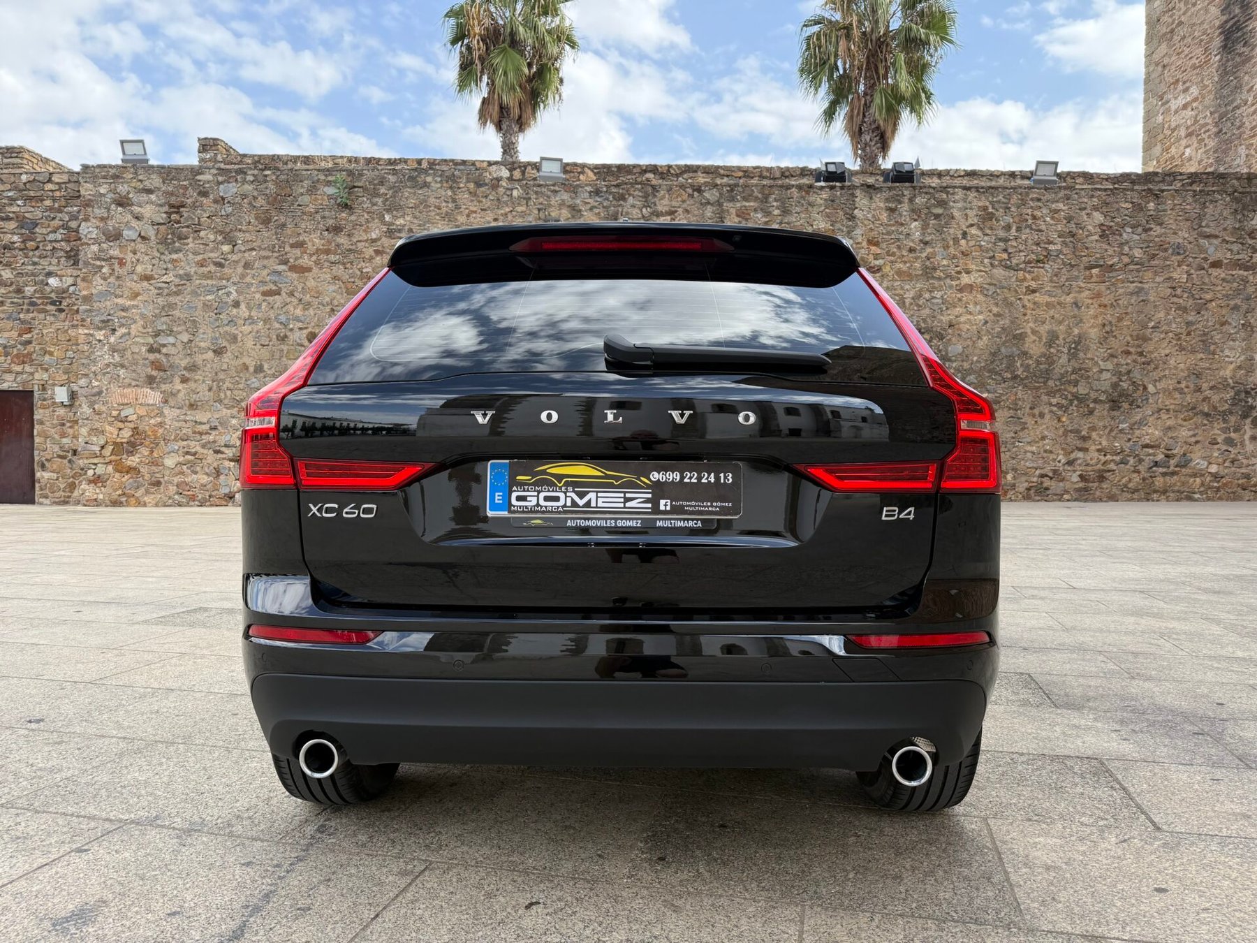 VOLVO XC60 2.0 B4  Momentum Pro Auto 197 CV 