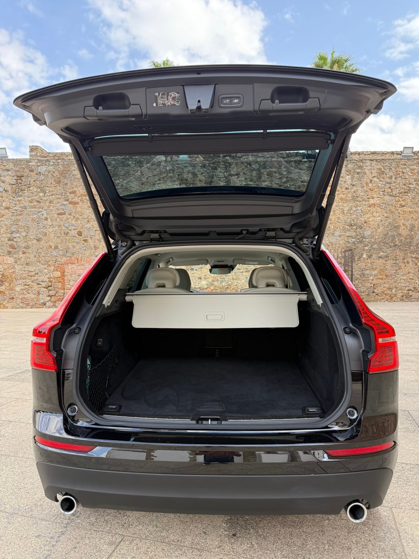 VOLVO XC60 2.0 B4  Momentum Pro Auto 197 CV 