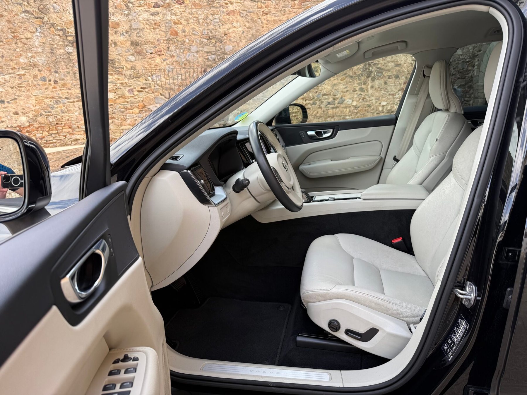 VOLVO XC60 2.0 B4  Momentum Pro Auto 197 CV 