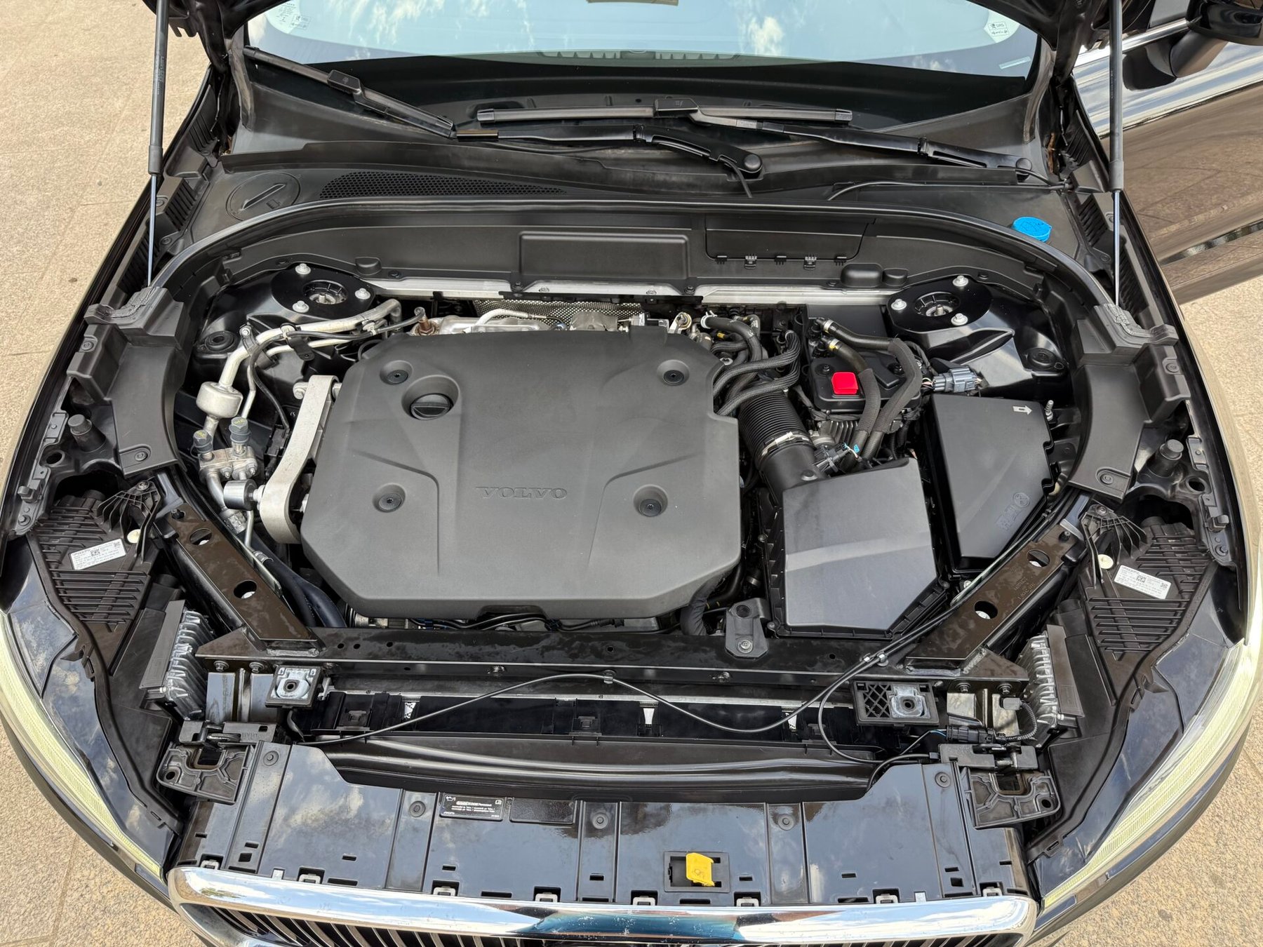VOLVO XC60 2.0 B4  Momentum Pro Auto 197 CV 
