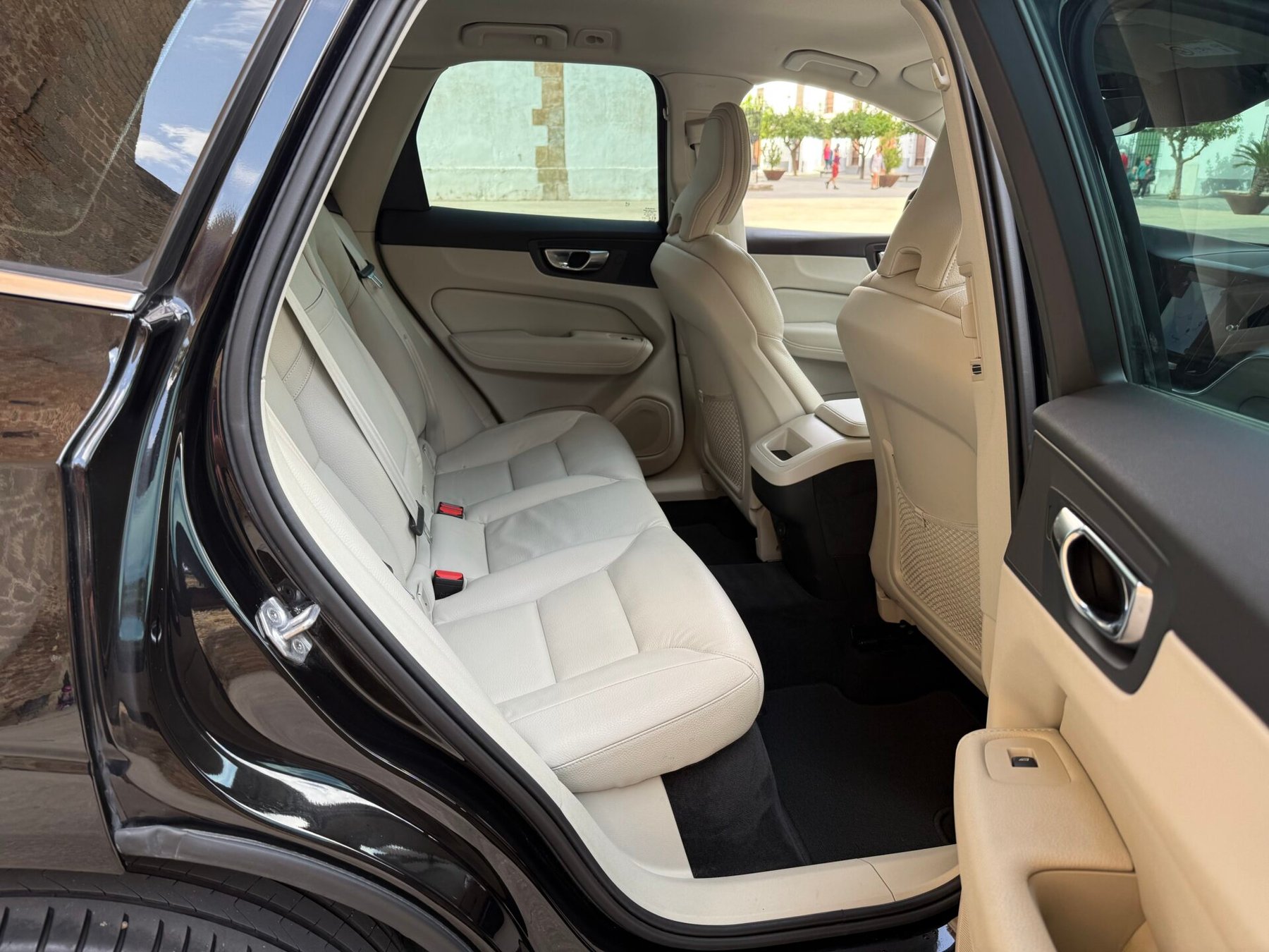 VOLVO XC60 2.0 B4  Momentum Pro Auto 197 CV 