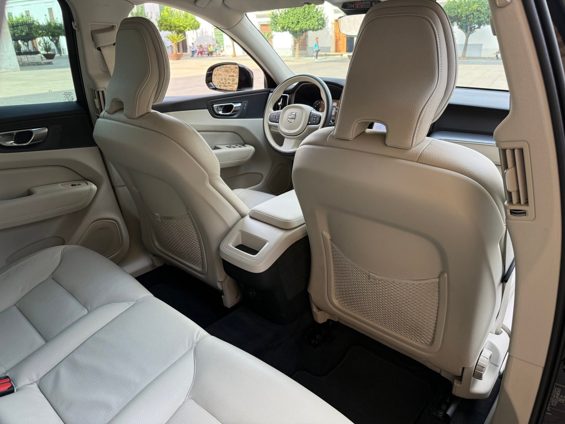 VOLVO XC60 2.0 B4  Momentum Pro Auto 197 CV 