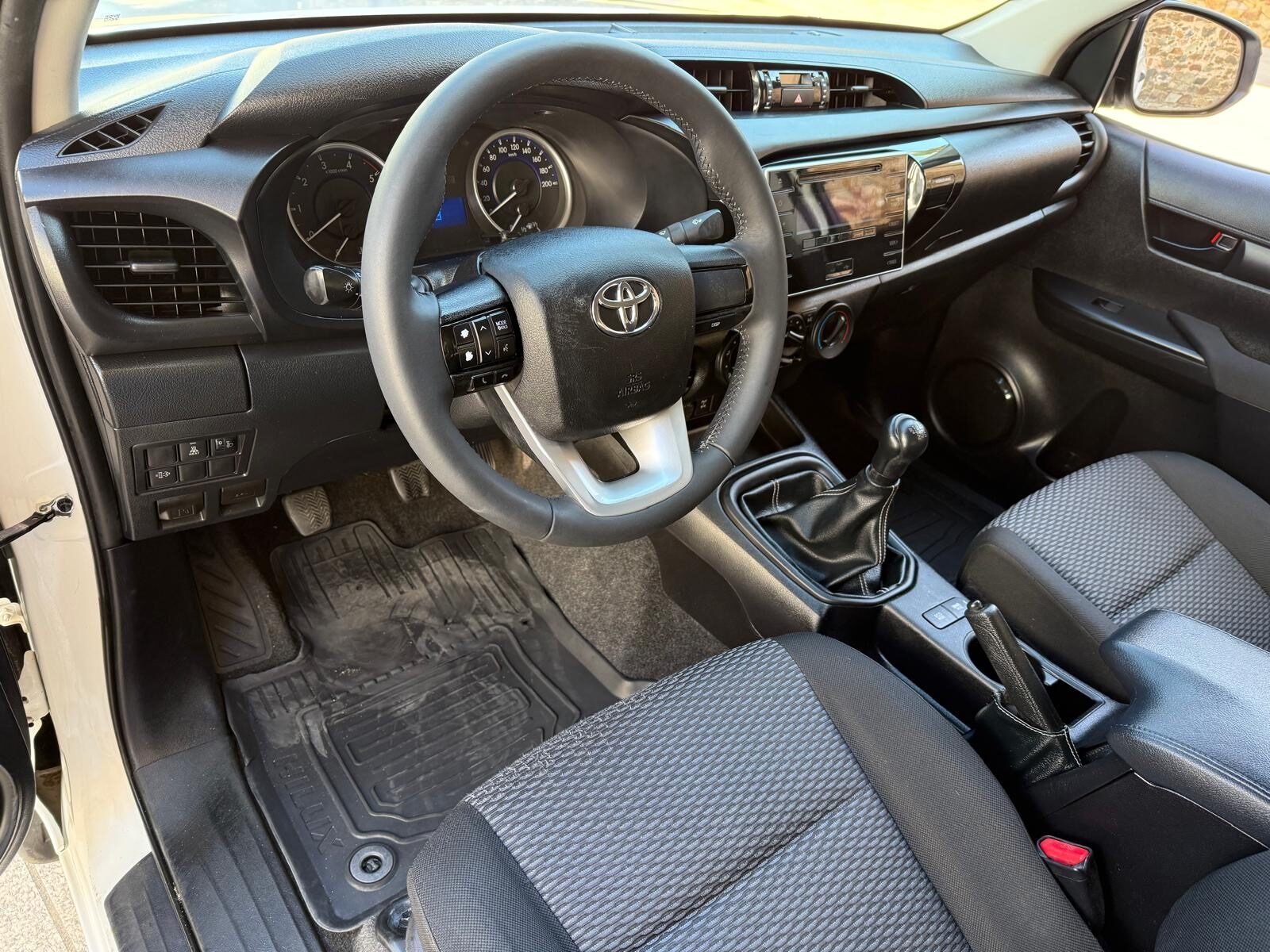 TOYOTA Hilux 2.4 D-4D Cabina Doble GX pickup 