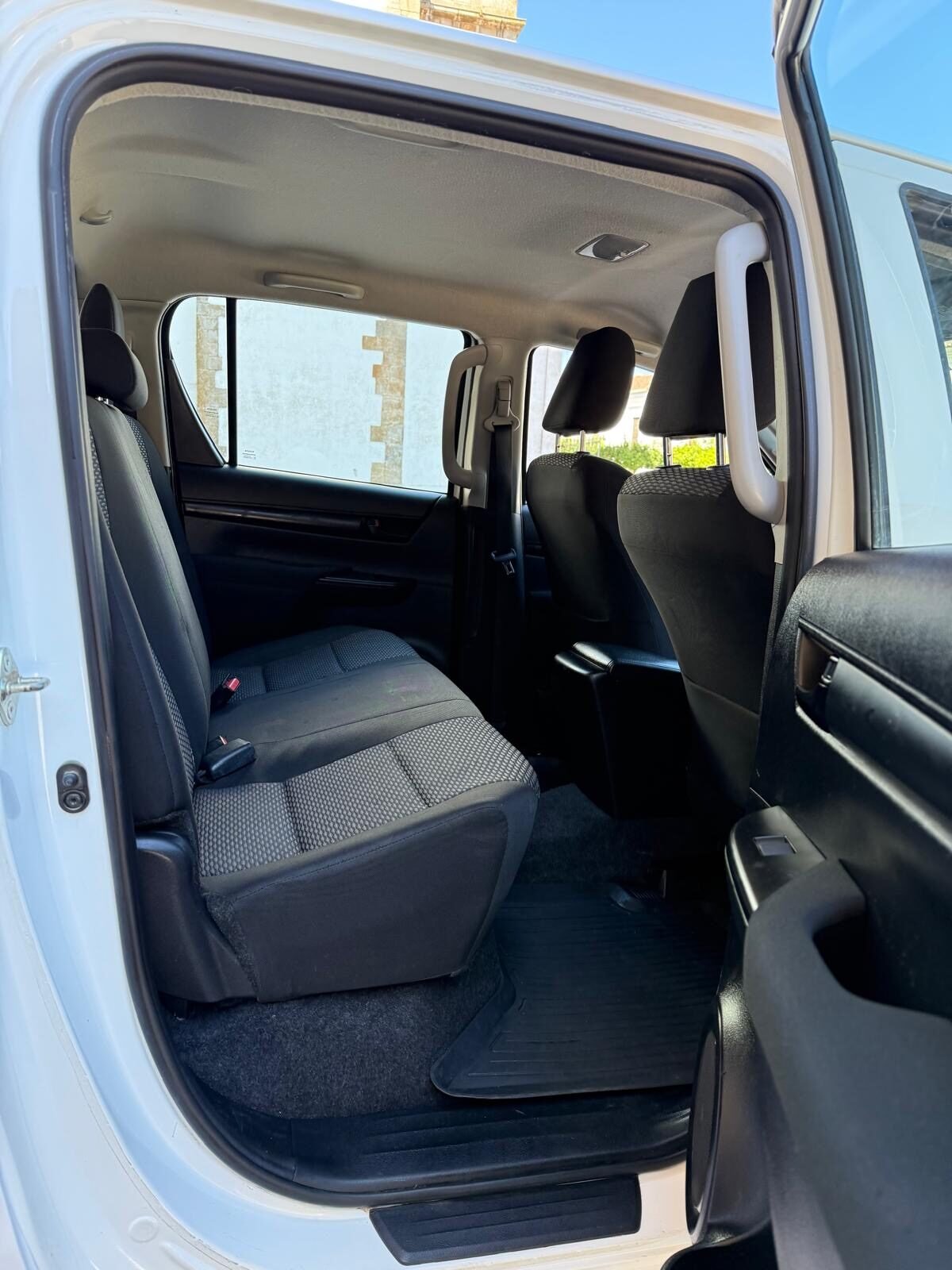 TOYOTA Hilux 2.4 D-4D Cabina Doble GX pickup 