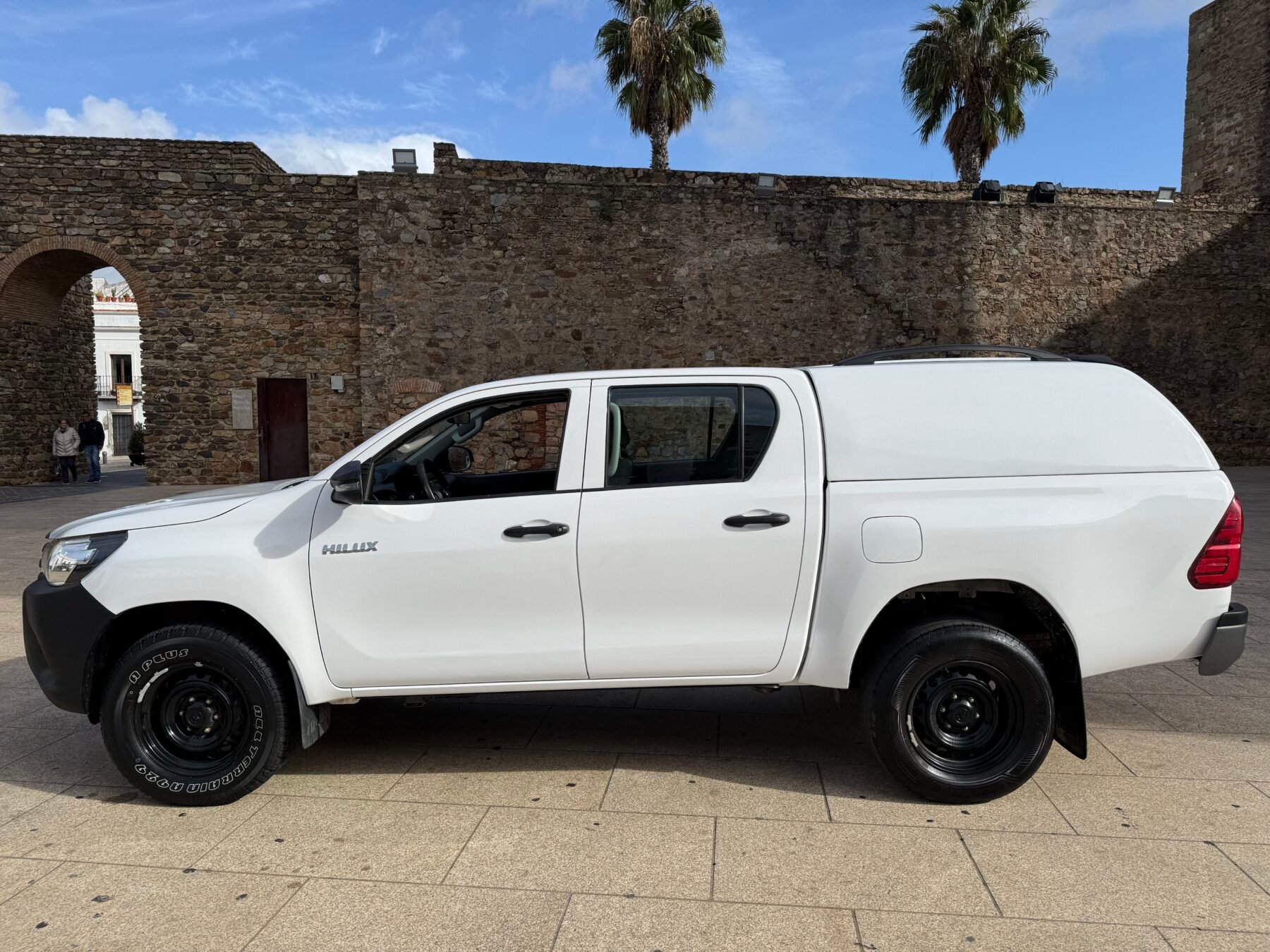 TOYOTA Hilux 2.4 D-4D Cabina Doble GX pickup 
