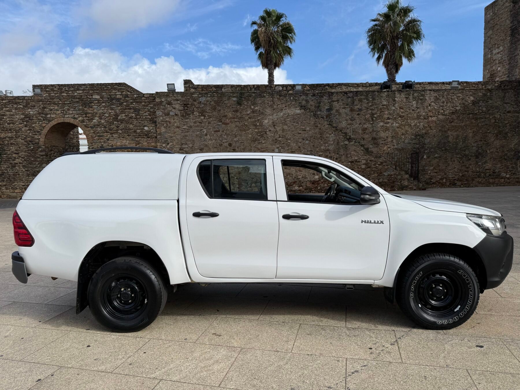 TOYOTA Hilux 2.4 D-4D Cabina Doble GX pickup 