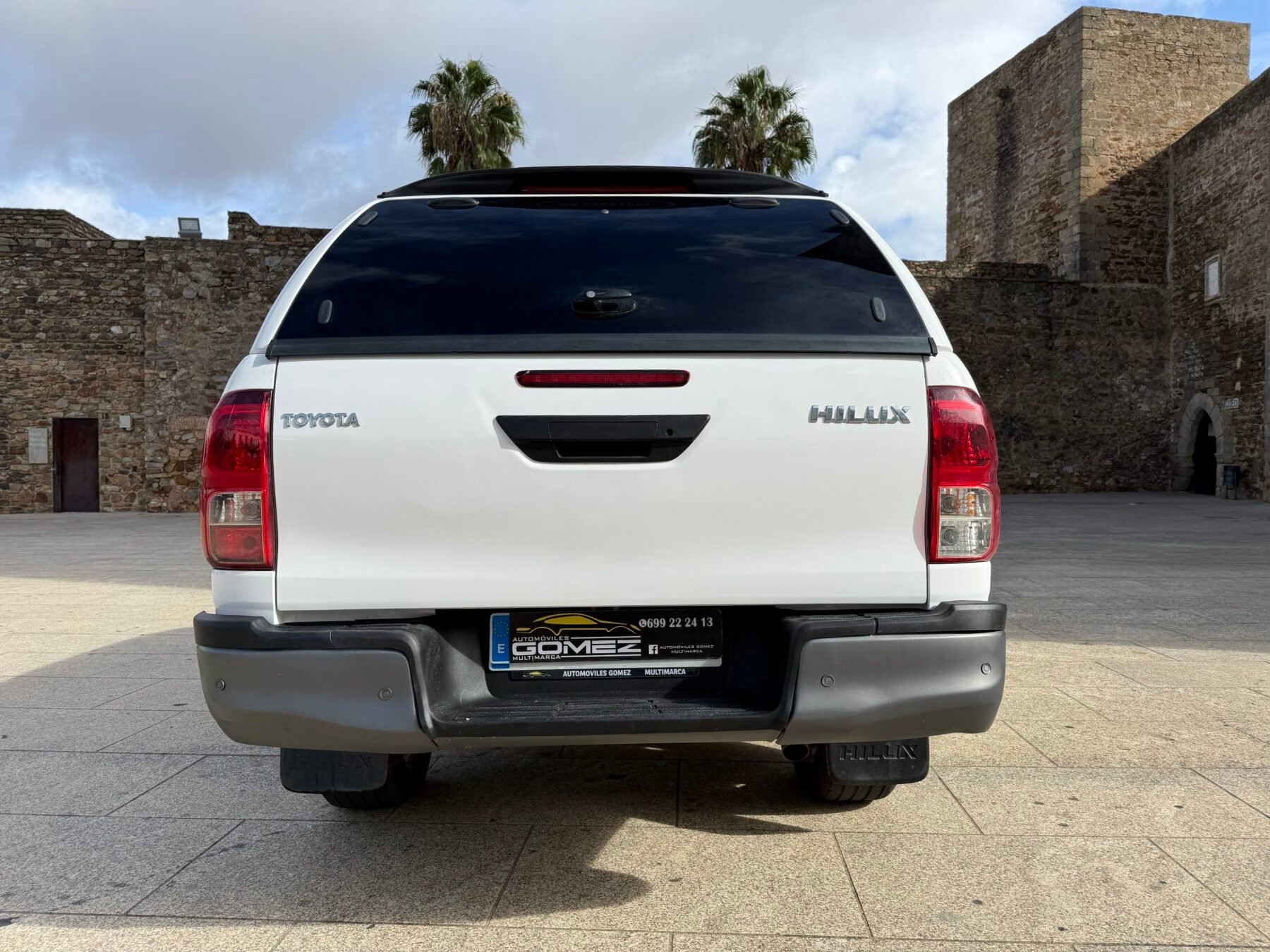 TOYOTA Hilux 2.4 D-4D Cabina Doble GX pickup 