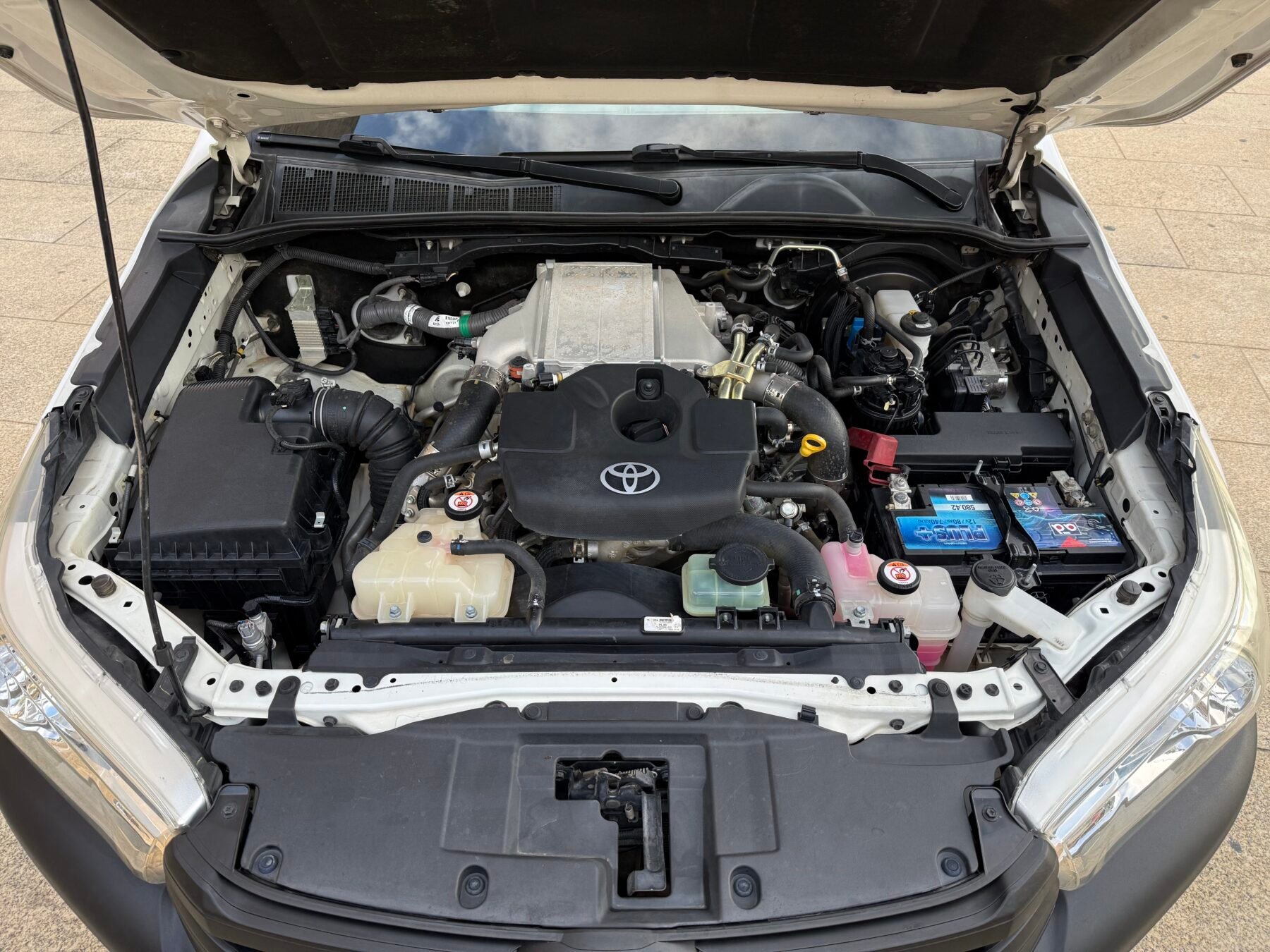 TOYOTA Hilux 2.4 D-4D Cabina Doble GX pickup 