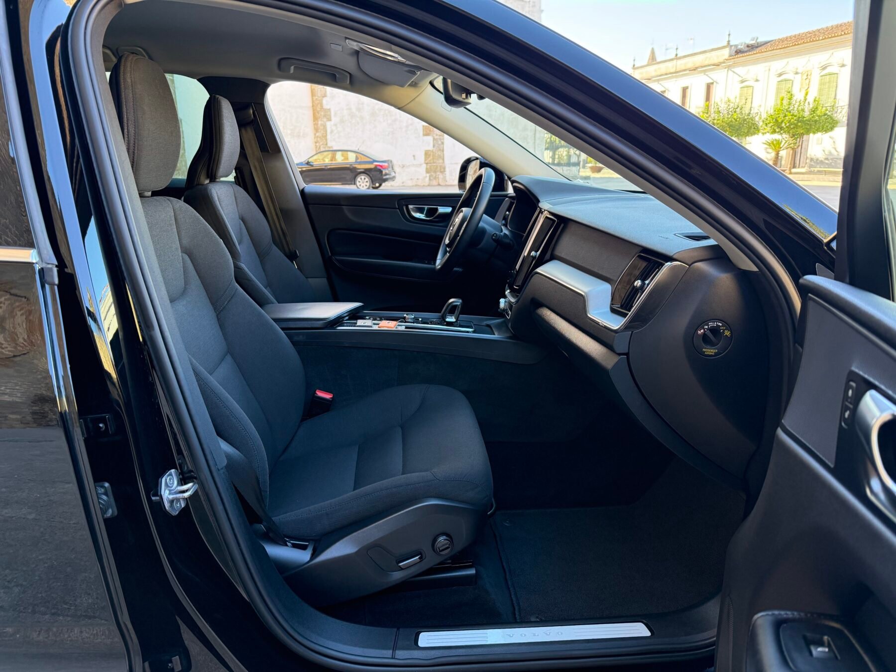 VOLVO XC60 Business Plus  2.0 D4 Auto 197 CV 