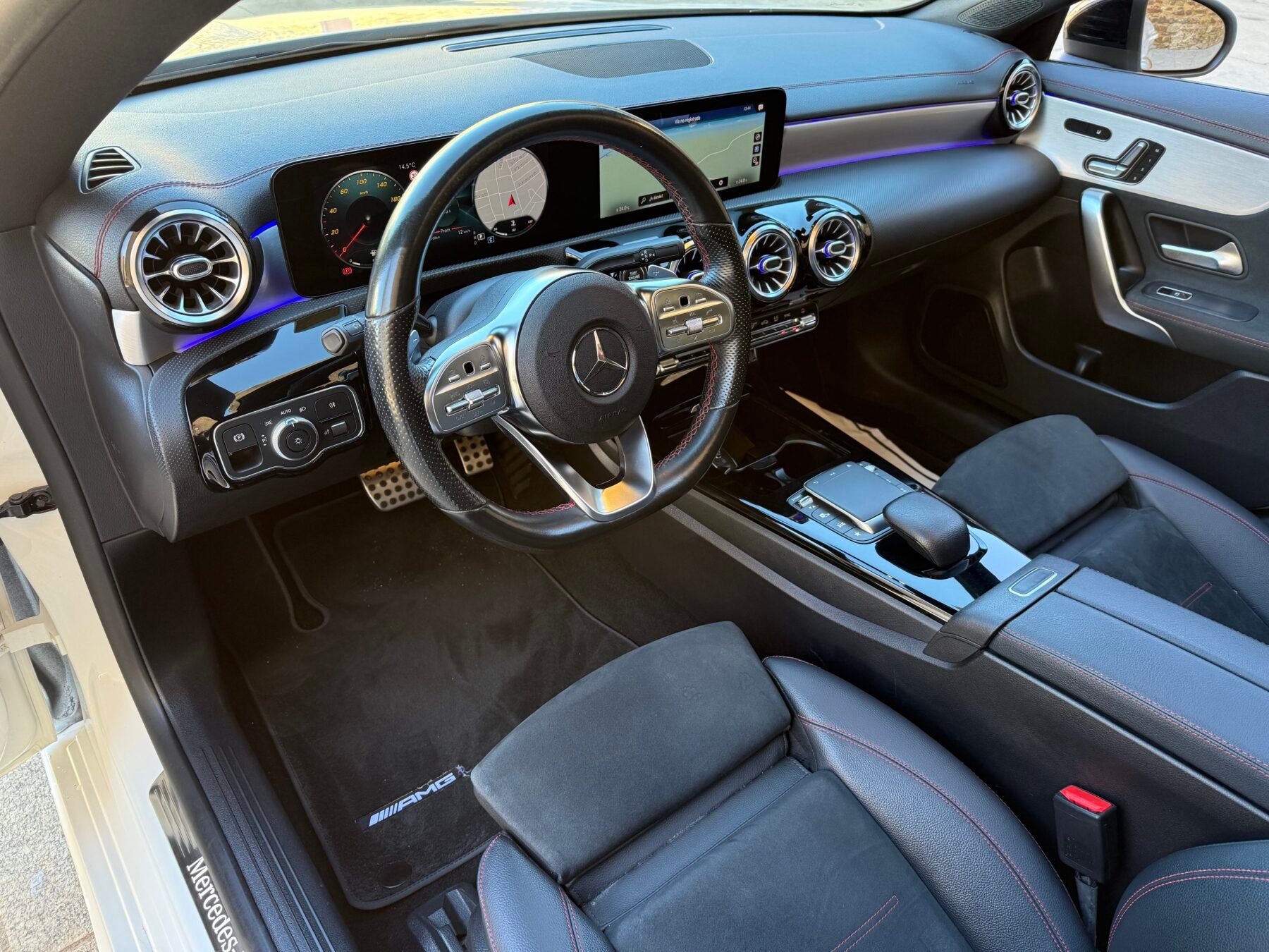 MERCEDES-BENZ CLA coupé 200 D AMG 