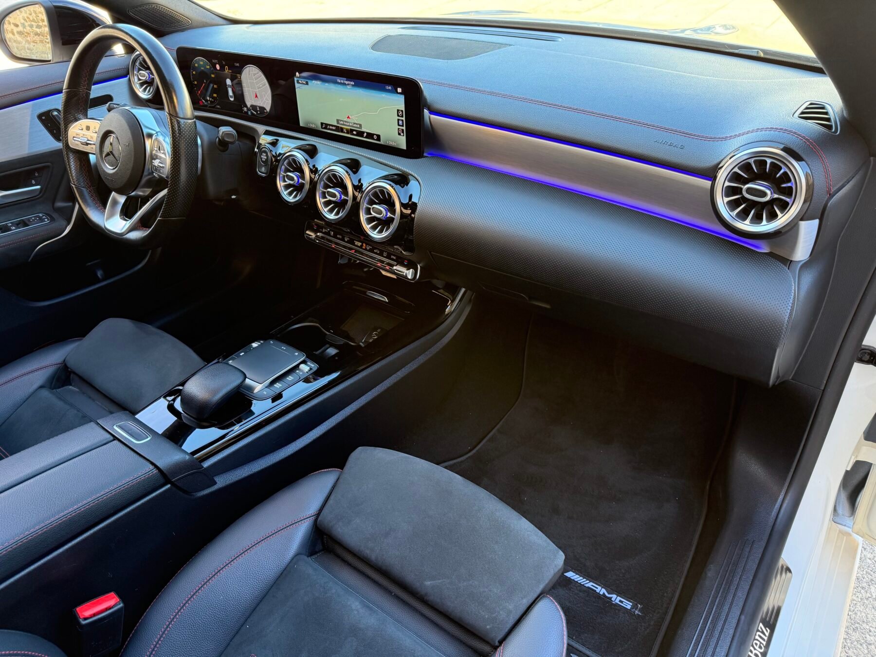 MERCEDES-BENZ CLA coupé 200 D AMG 