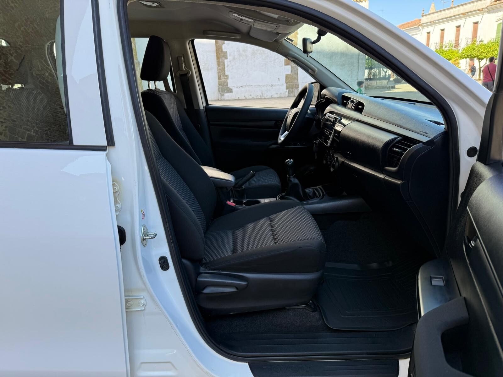 TOYOTA Hilux 2.4 D-4D Cabina Doble GX pickup 