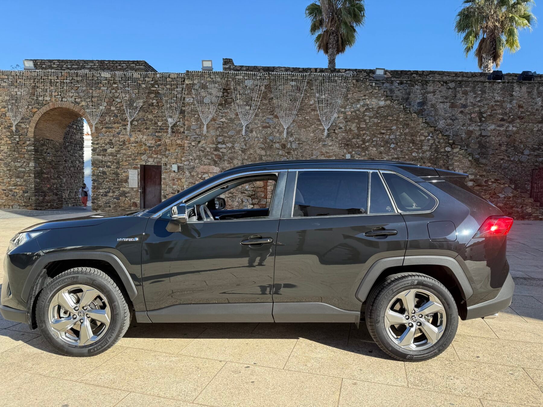 TOYOTA Rav4  2.5l 220H Advance Auto 