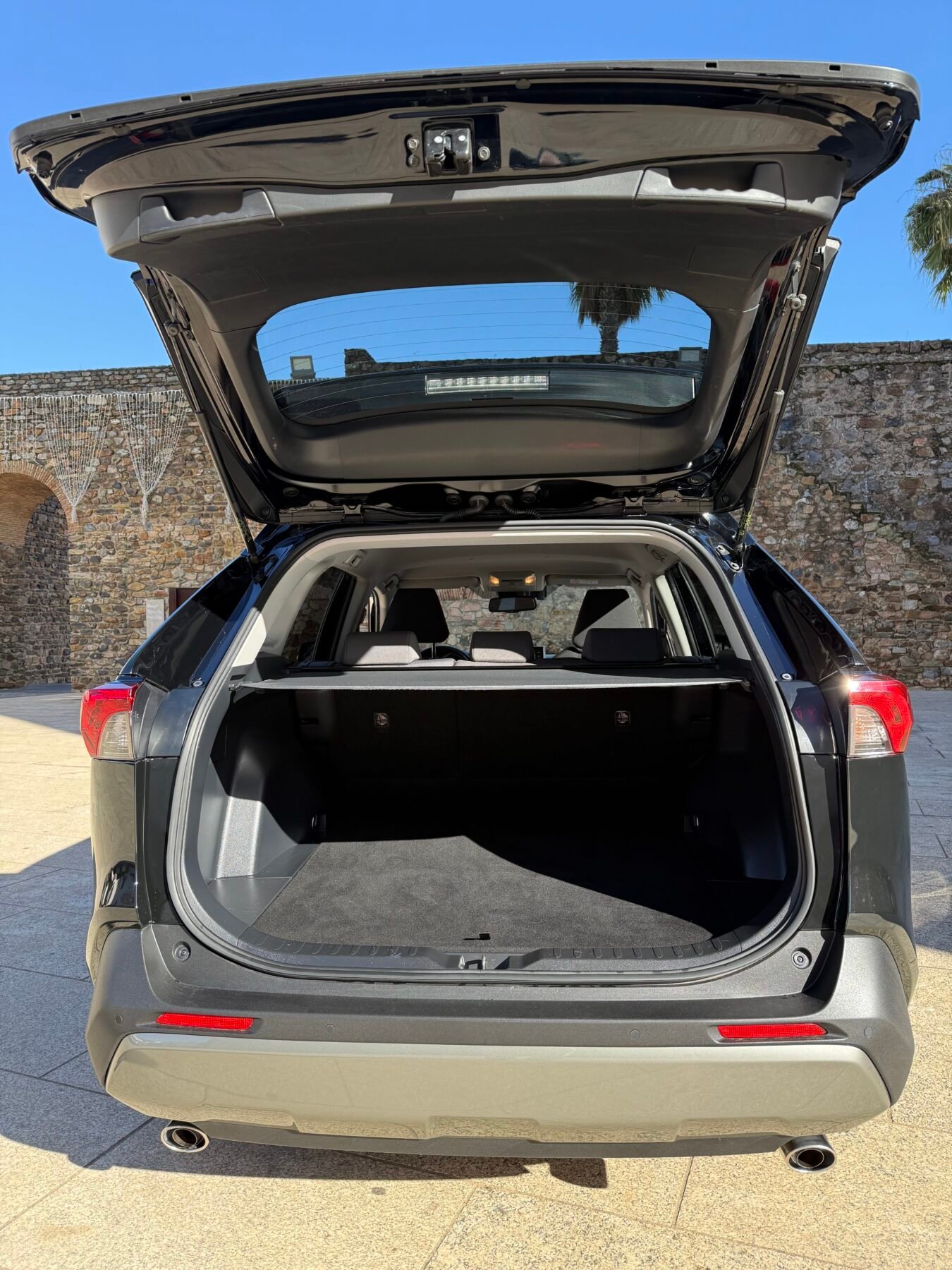 TOYOTA Rav4  2.5l 220H Advance Auto 