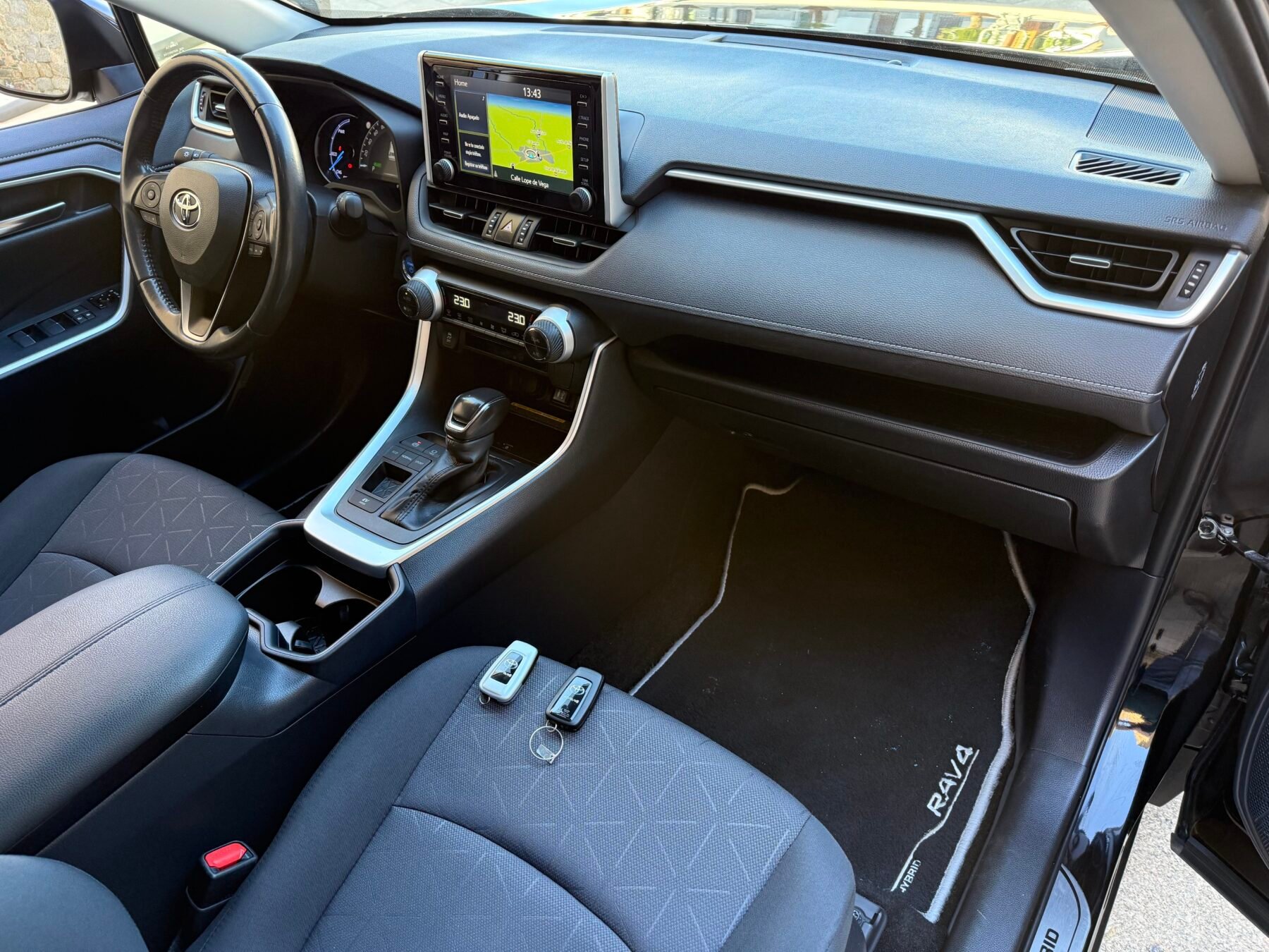 TOYOTA Rav4  2.5l 220H Advance Auto 