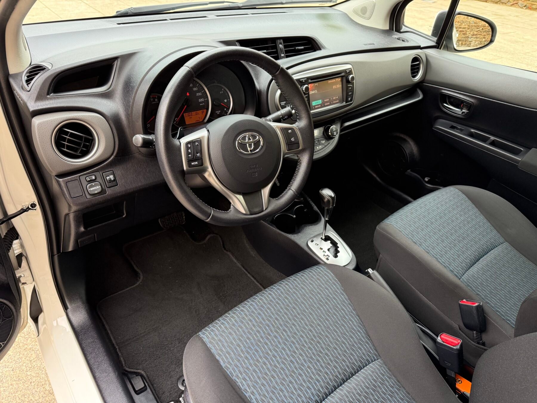 TOYOTA Yaris 1.4 Dual VVT-i Active 100 CV Auto