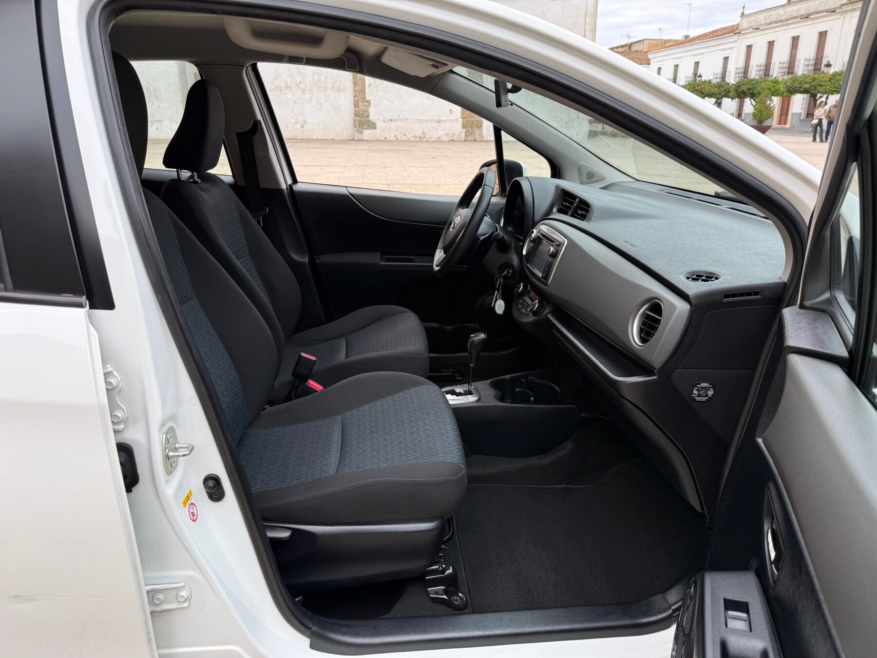 TOYOTA Yaris 1.4 Dual VVT-i Active 100 CV Auto