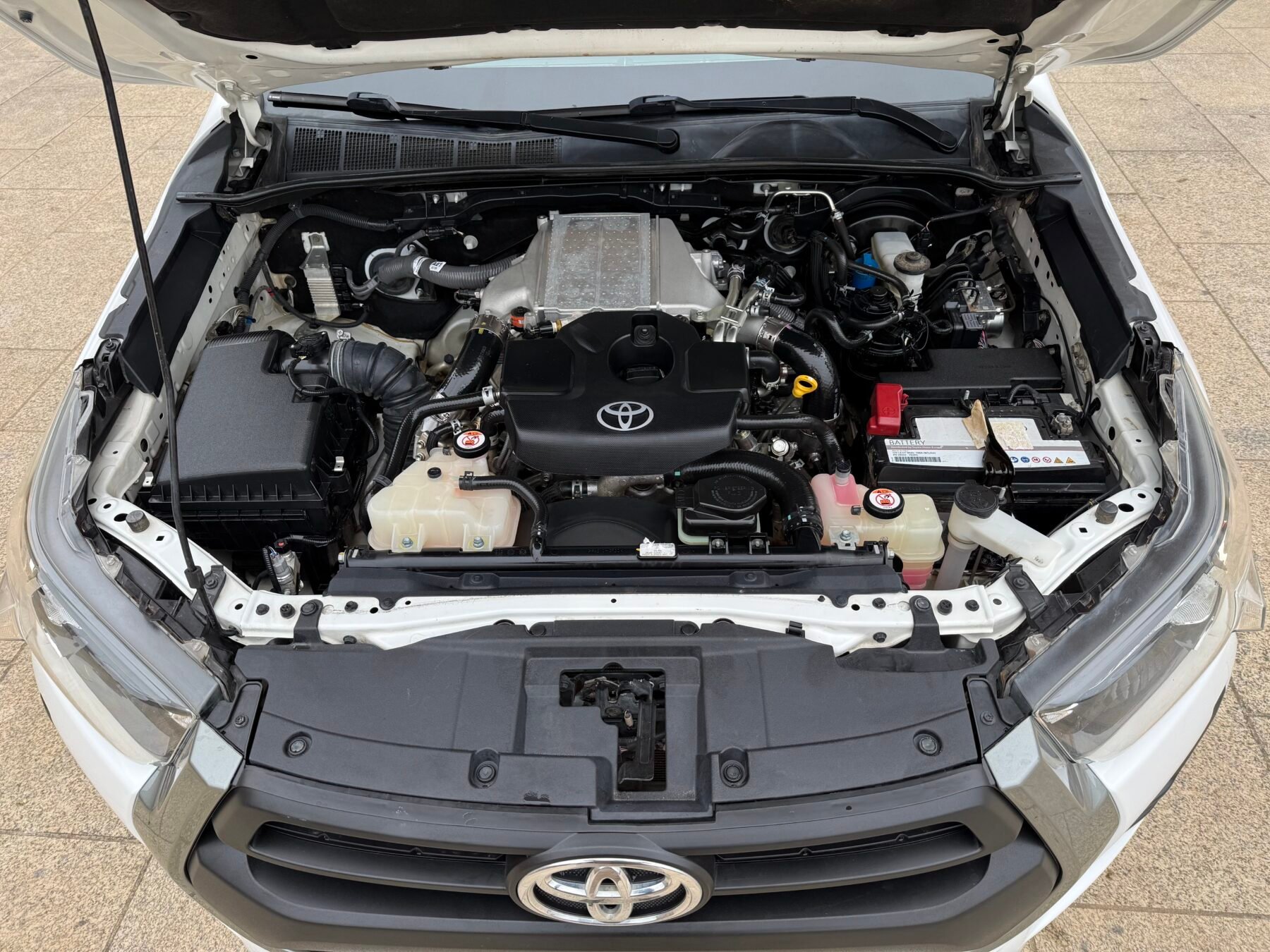 TOYOTA Hilux pickup 2.4 D-4D Cabina Doble GX 