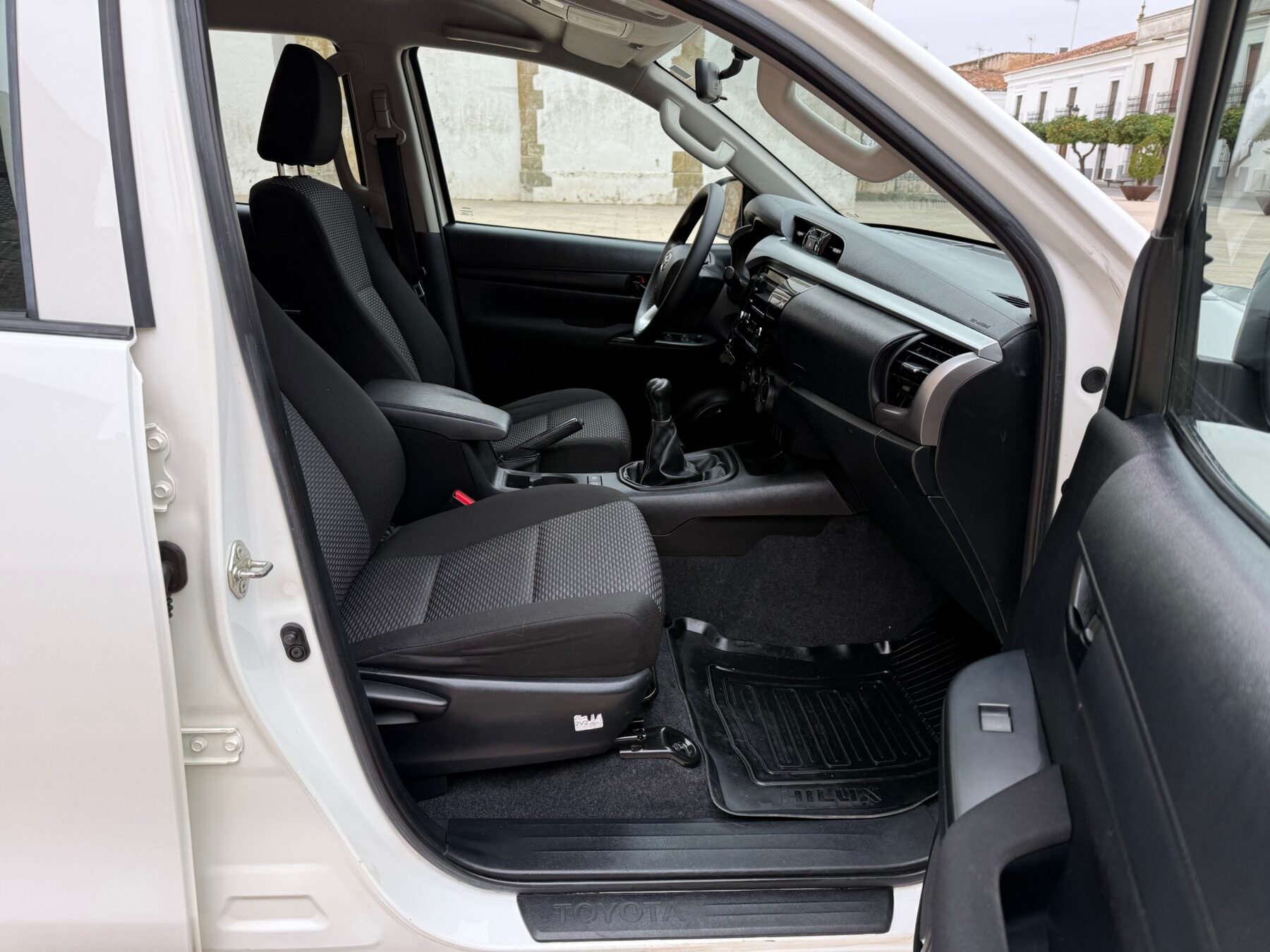 TOYOTA Hilux pickup 2.4 D-4D Cabina Doble GX 