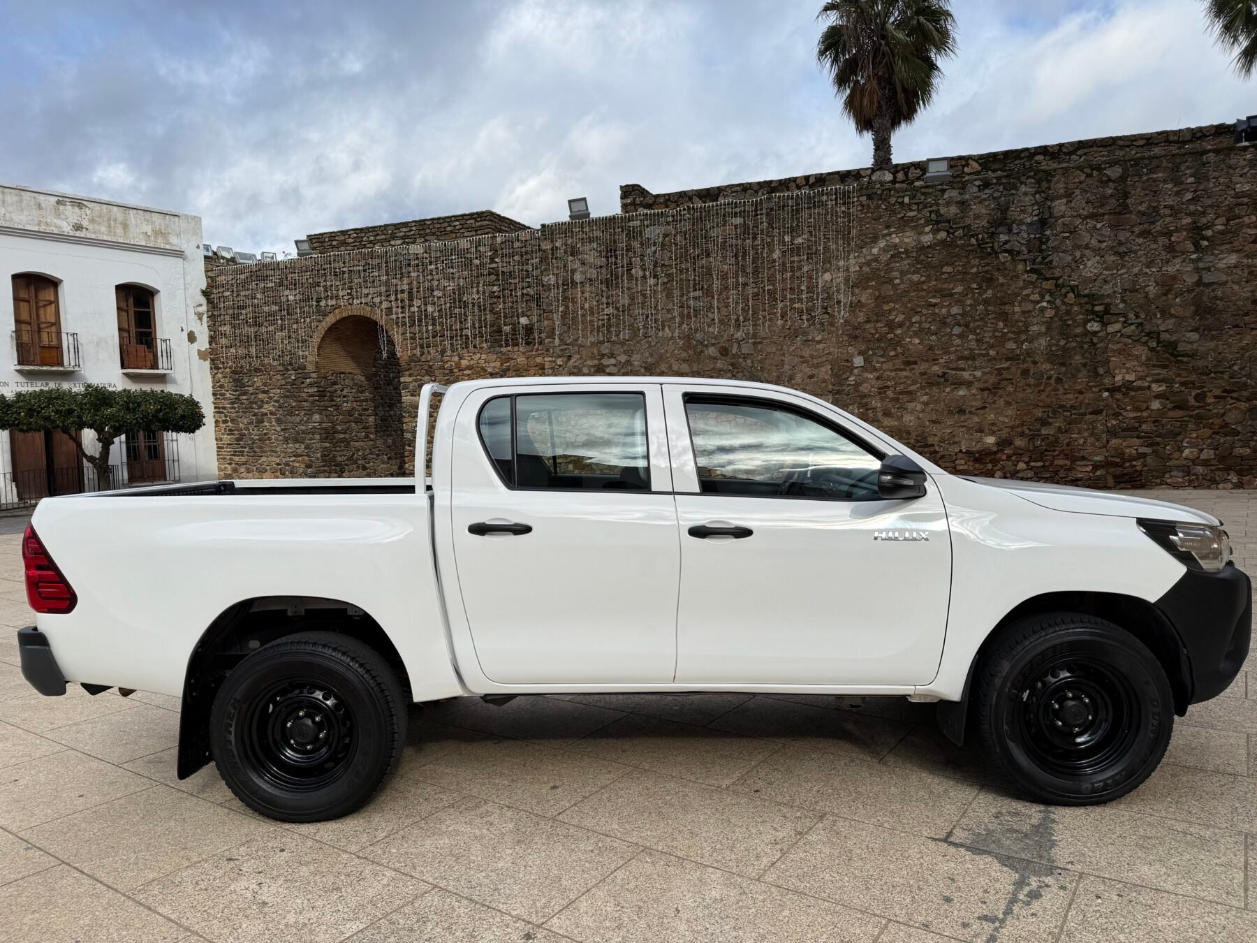 TOYOTA Hilux PICKUP 2.4 D-4D CABINA DOBLE GX